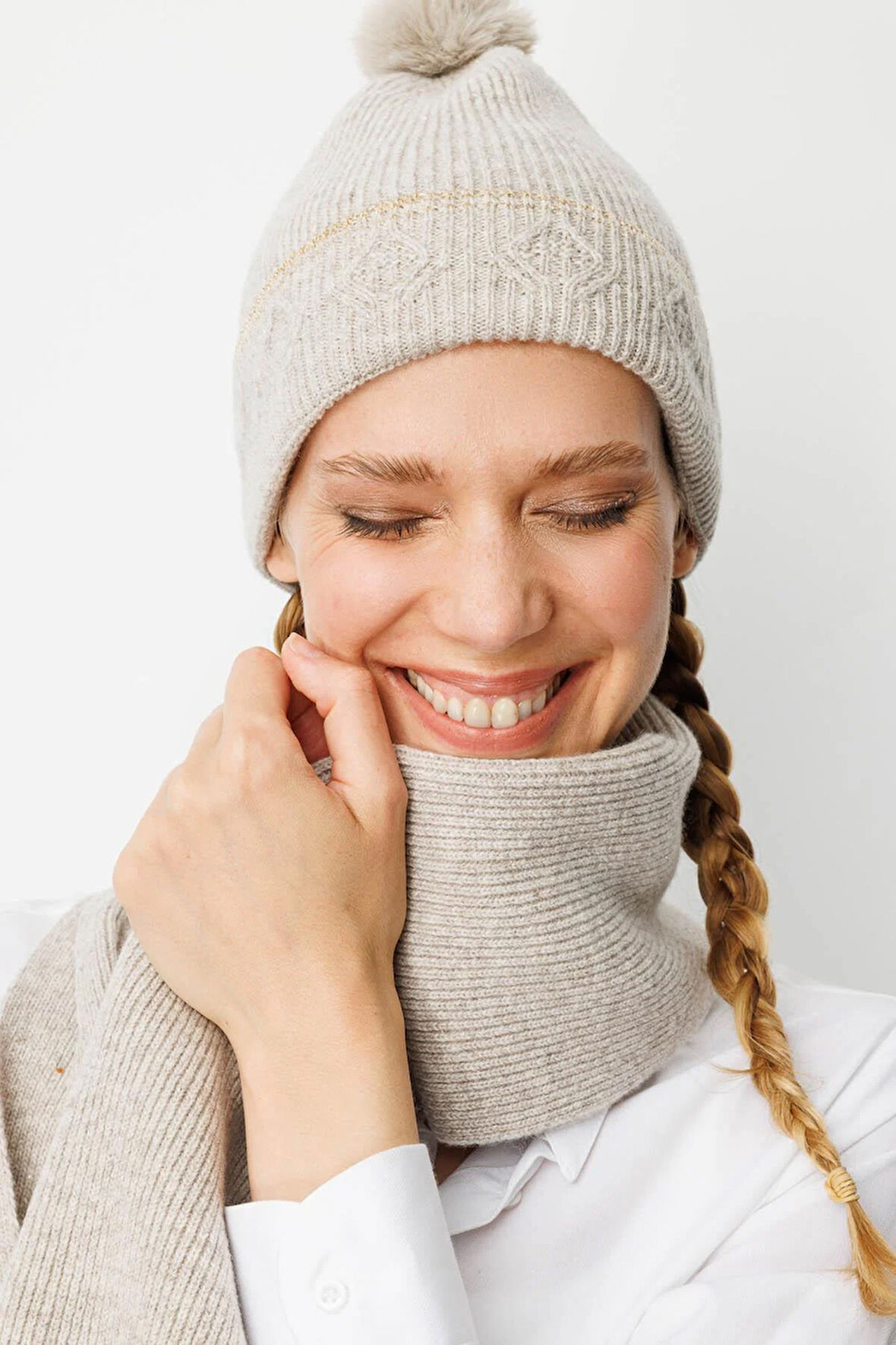 Kadın Simli Jakarlı Ponponlu Yün Şapka V.Bej