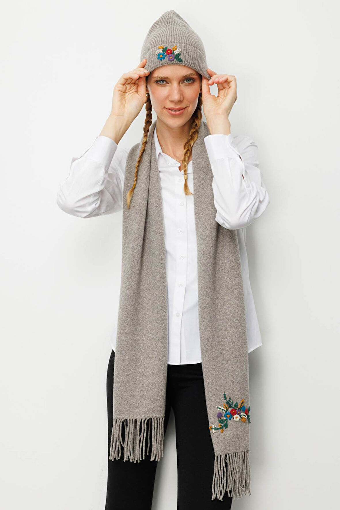 Kadın Tek Yanı Rokoko Nakış İşlemeli Yün Kaşkol Vizon