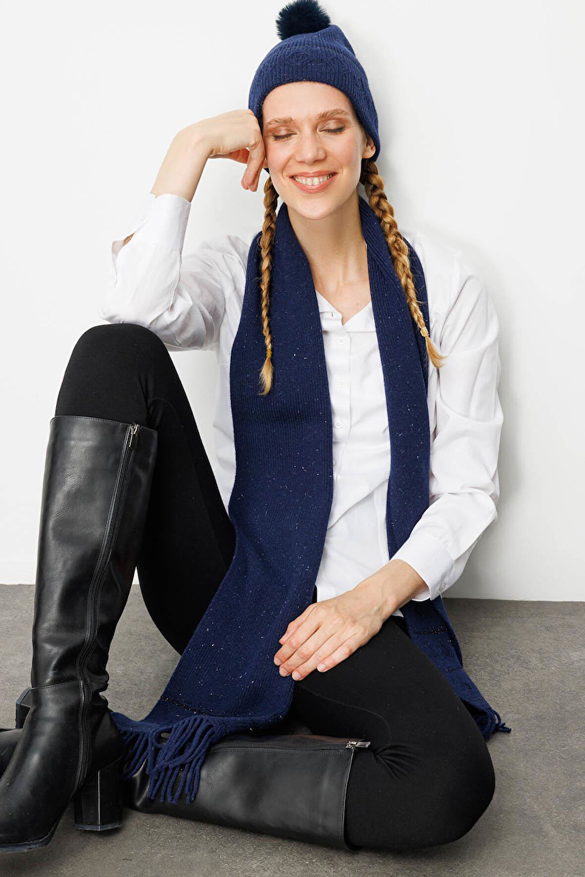 Kadın Simli Jakarlı Püsküllü Yün Kaşkol Y.A Lacivert