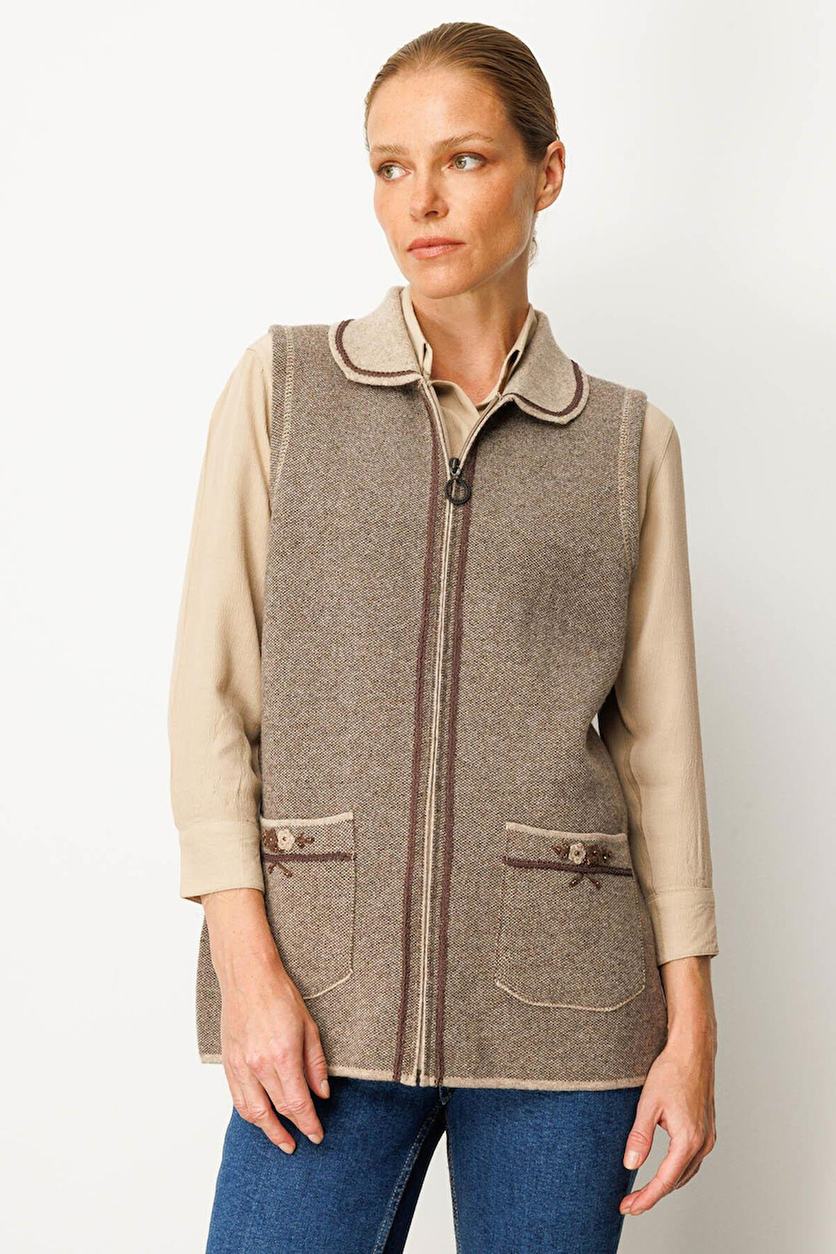 Kadın Polo Yaka Yakası Nakış İşlemeli Yün Yelek K.Bej