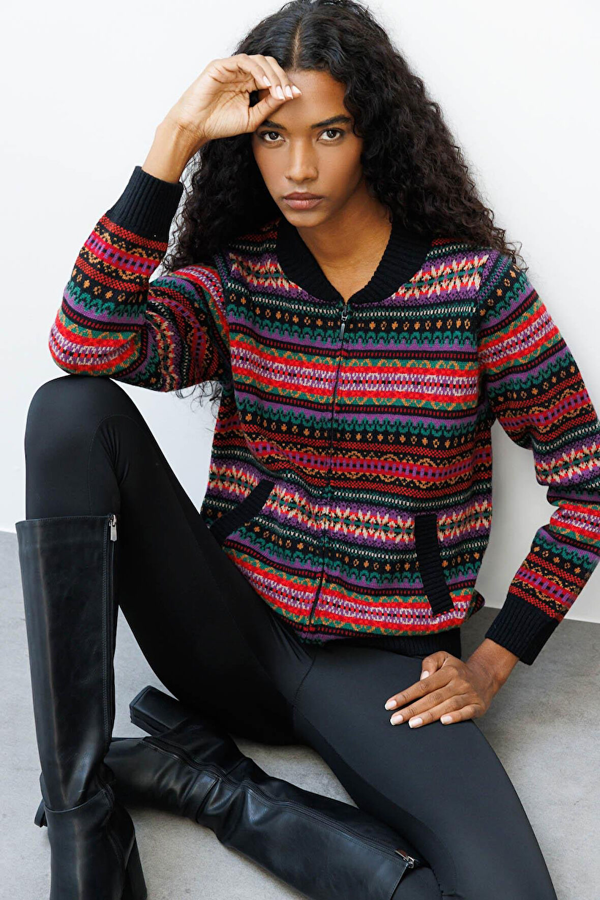 Kadın Hakim Yaka Jakarlı Yün Hırka Siyah