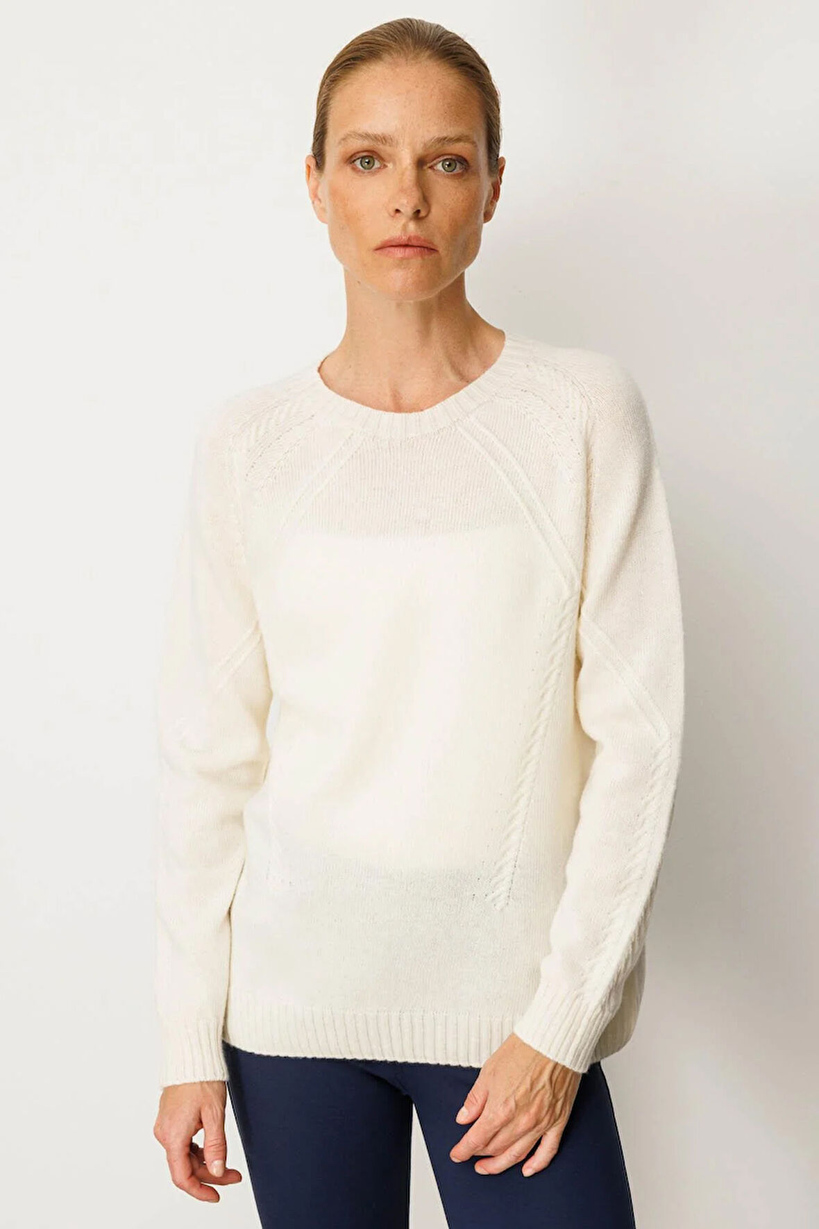 Kadın Sıfır Yaka Önü ve Kol Ortası Saç Örgü Yün Kazak Kemik