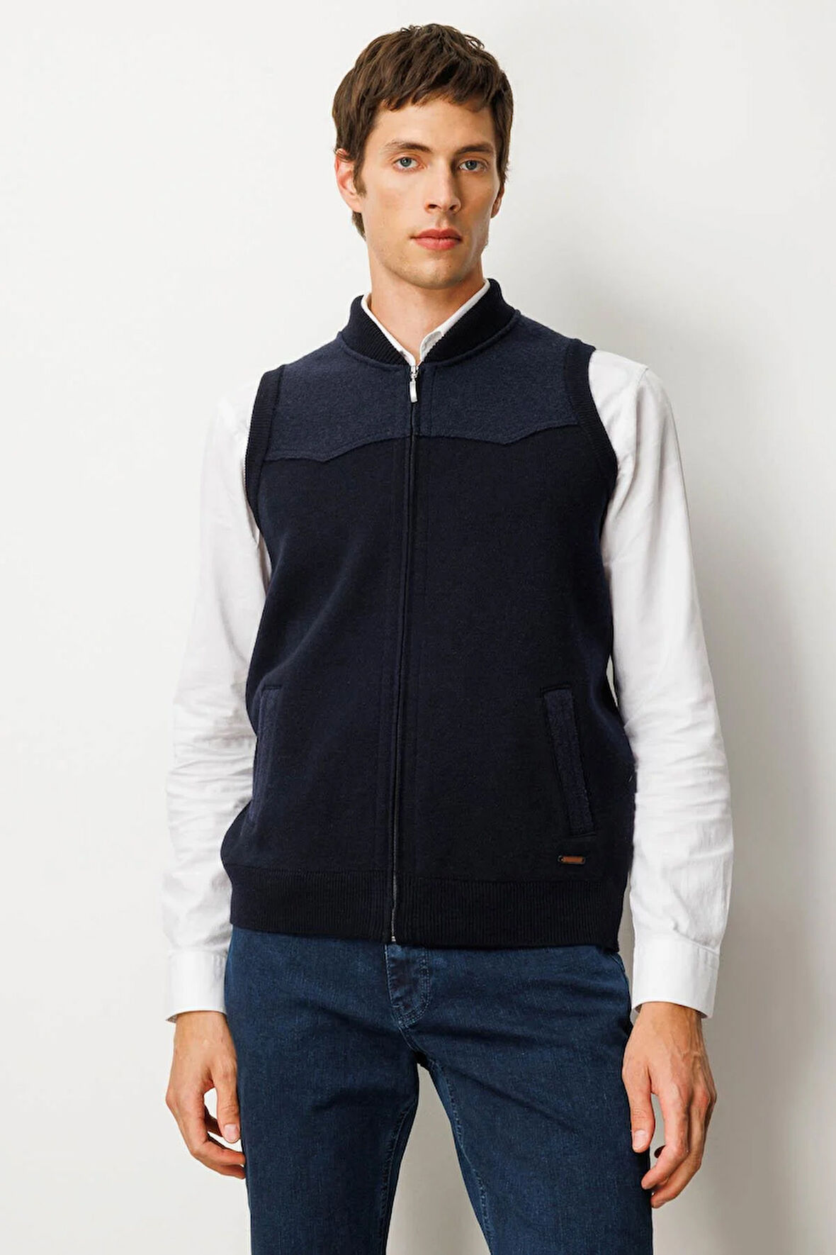 Erkek Hakim Yaka Göğsü ve Cebi Keçe Yün Yelek K.Lacivert