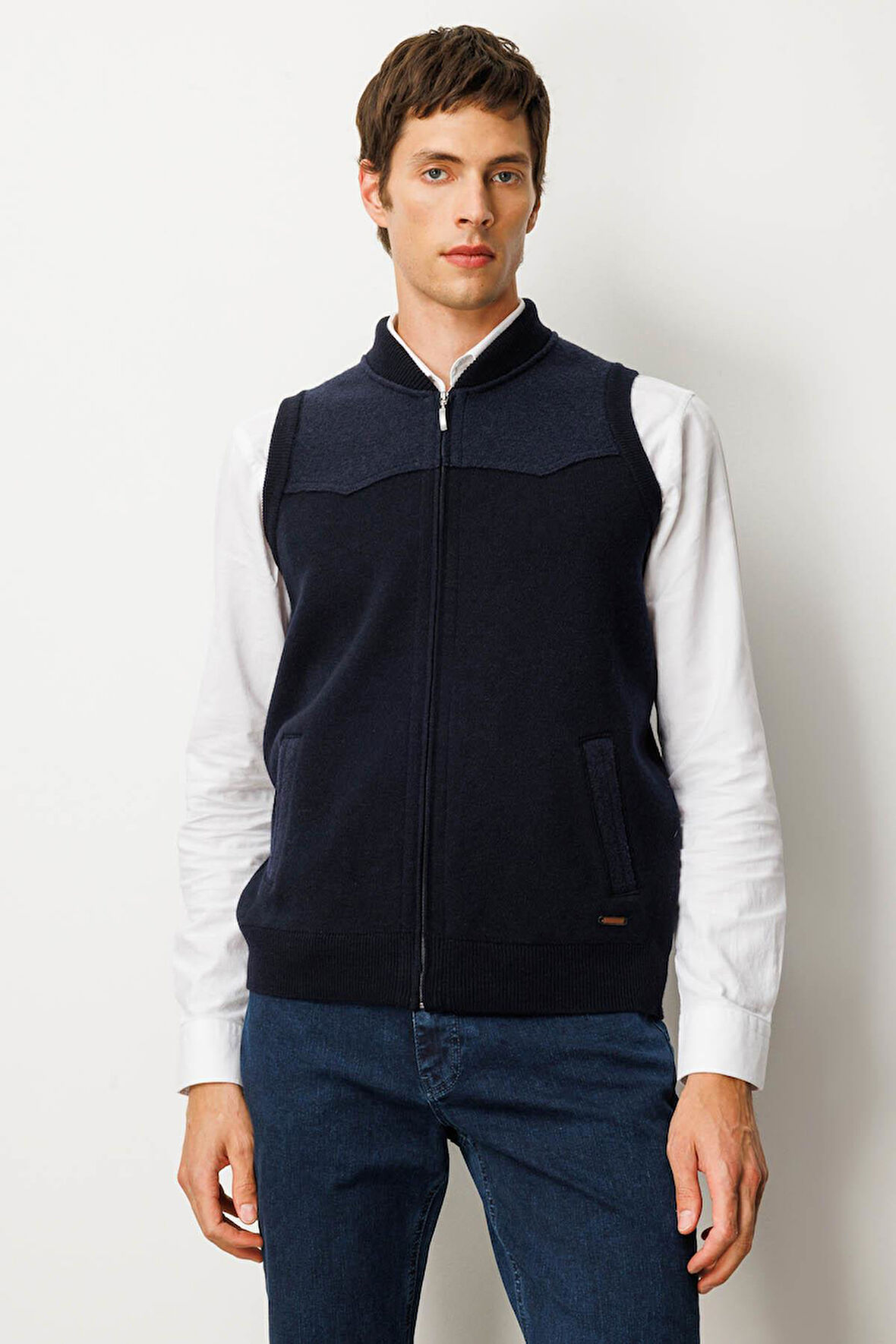 Erkek Hakim Yaka Göğsü ve Cebi Keçe Yün Yelek K.Lacivert