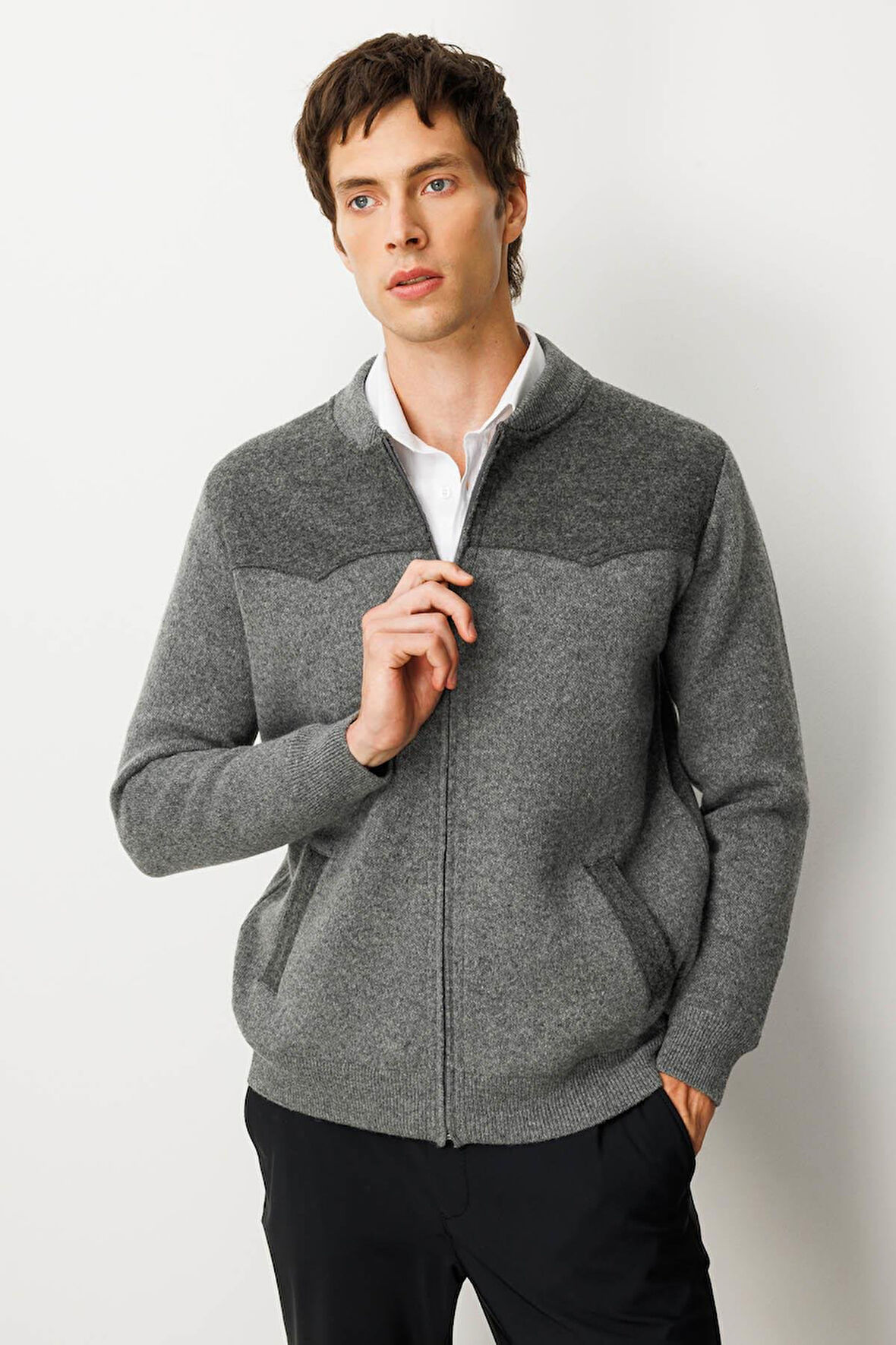 Erkek Hakim Yaka Göğsü ve Cebi Keçe Triko Yün Mont Füme