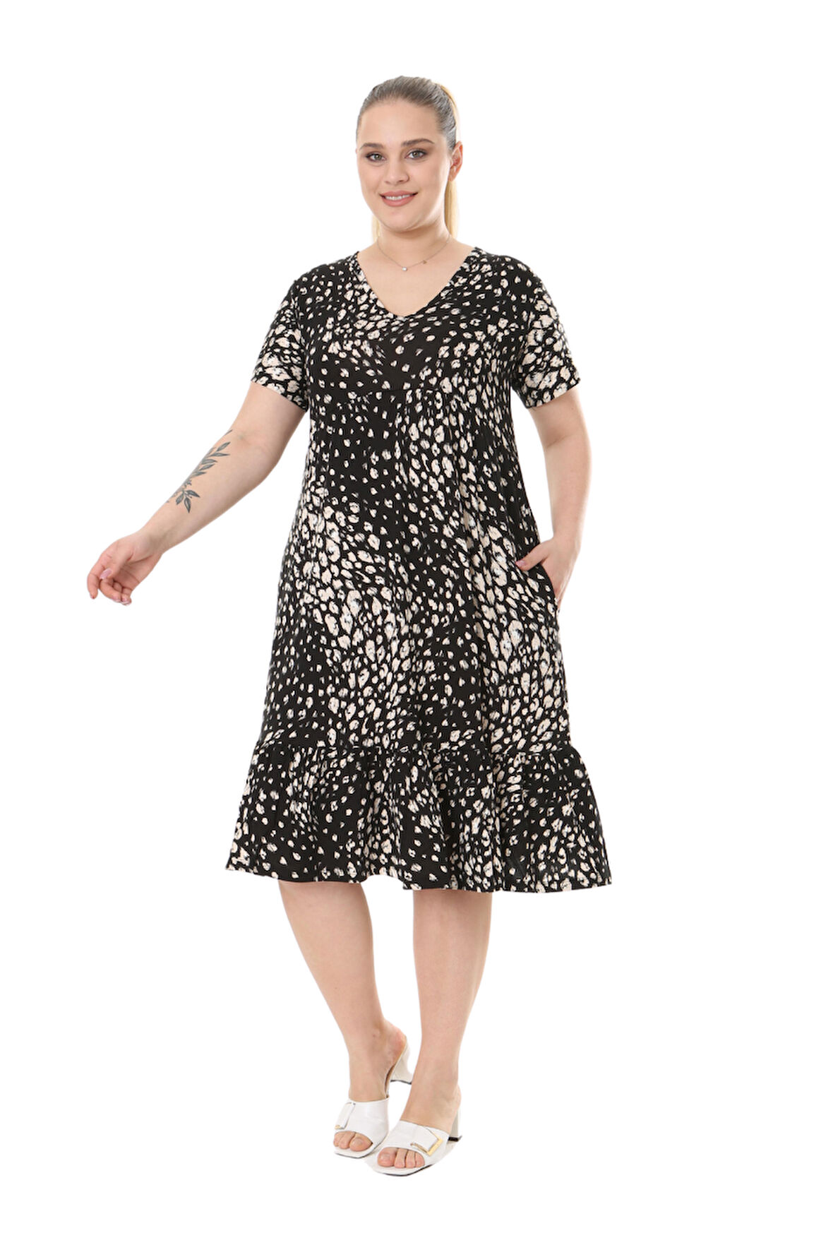 Melsay Butik Siyah Göğüsten Robalı V Yaka Kısa Kollu Çakıltaşı Desen Cepli Elbise