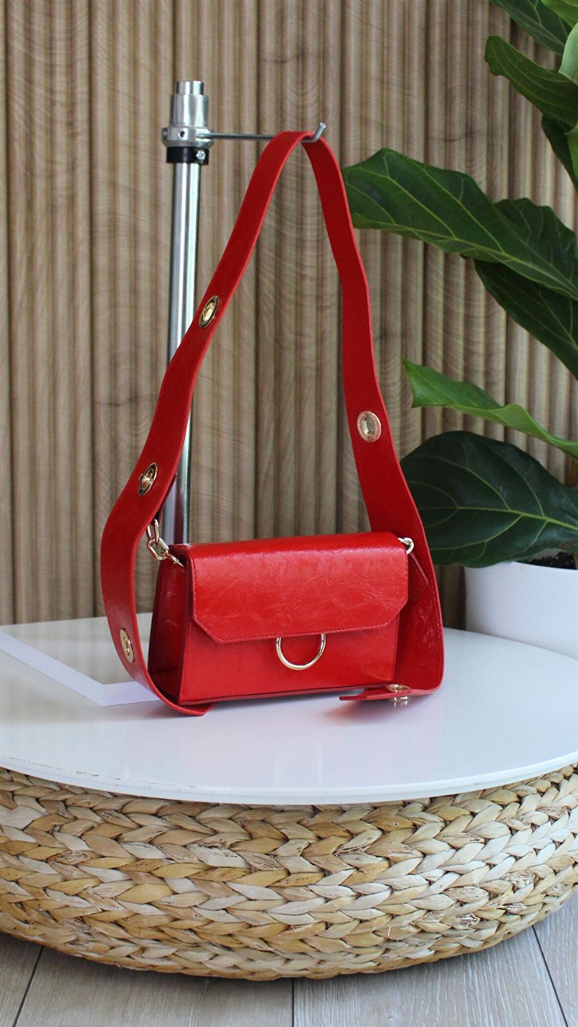 Kadın Desenli Kırmızı Deri Ayarlanabilir Omuz Ve El Çantası Dina