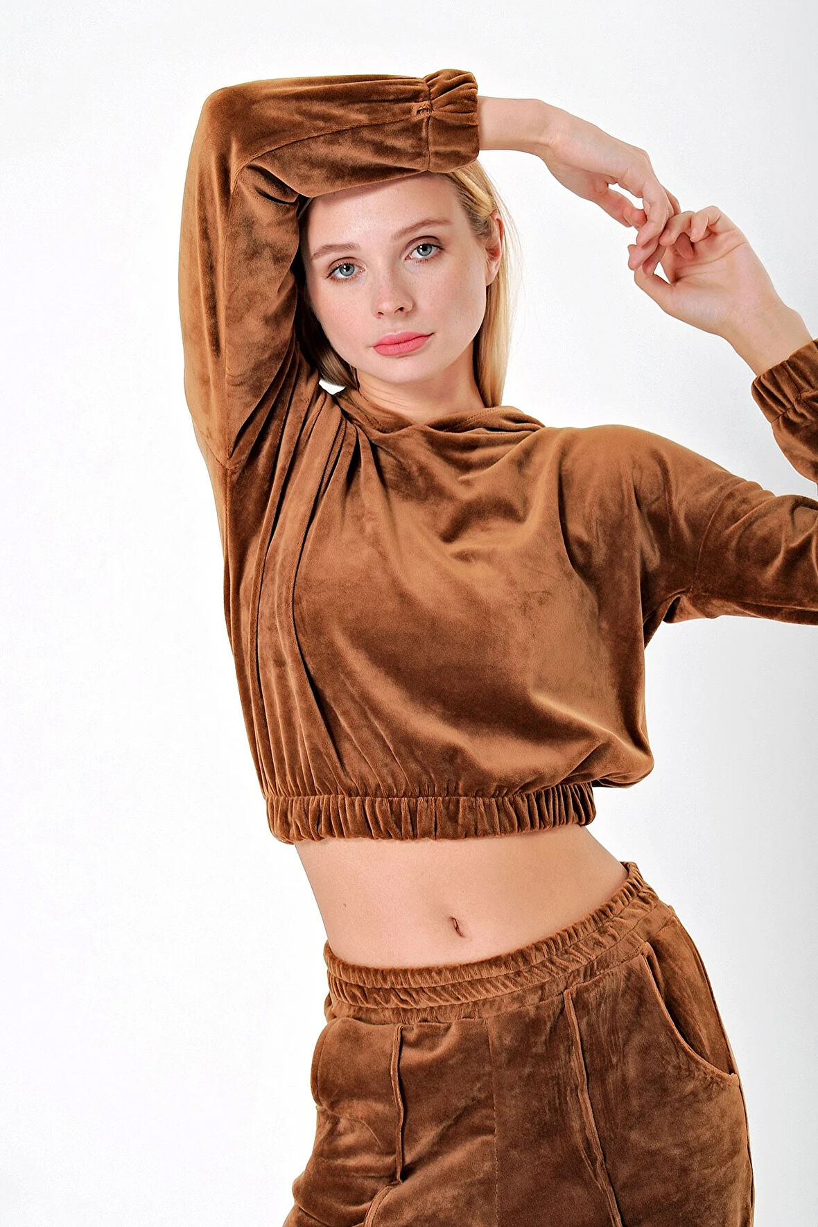 Kadın Havlu Kadife Kapüşonlu Beli Ve Kolu Lastikli Kısa Crop Sweat-Taba 