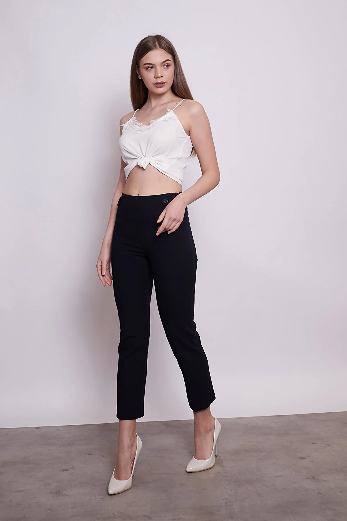 Kadın Yüksek Bel Önü Dikişli Beli Apoletli Düğmeli Boru Paça Kumaş Pantolon- Laci