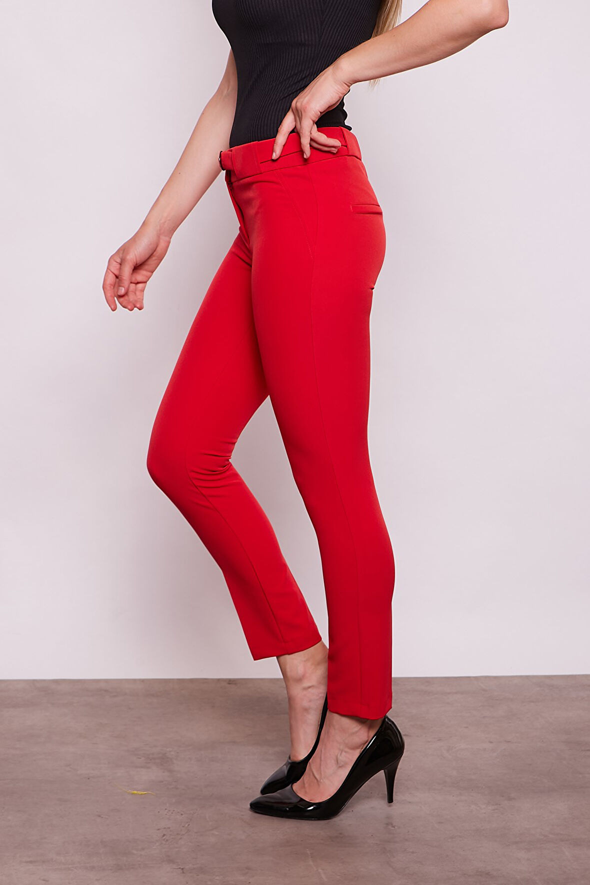 Kalın Kemerli D Tokalı Likralı Bilek Boy Kumaş Pantolon-Kırmızı