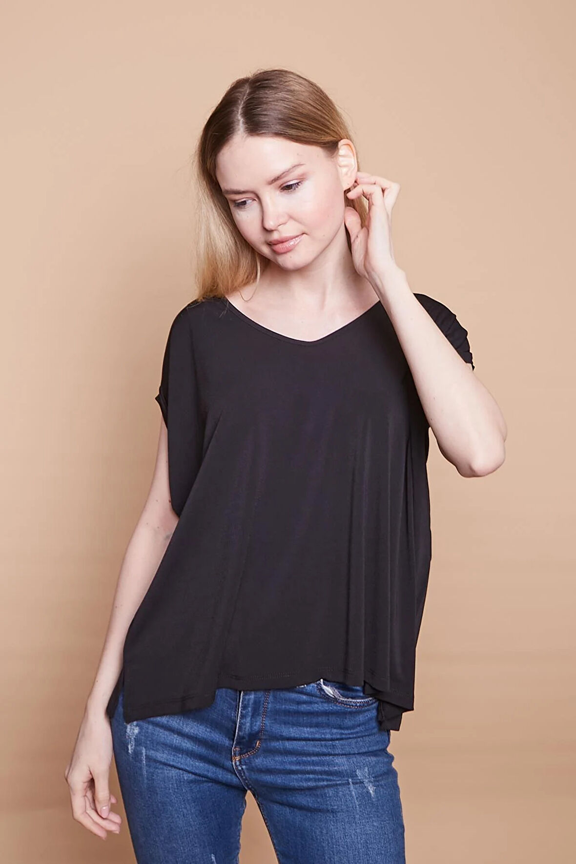 Likralı Krep Kumaş V Yaka Salaş Yanı Yırtmaçlı Oversize Bluz-Siyah