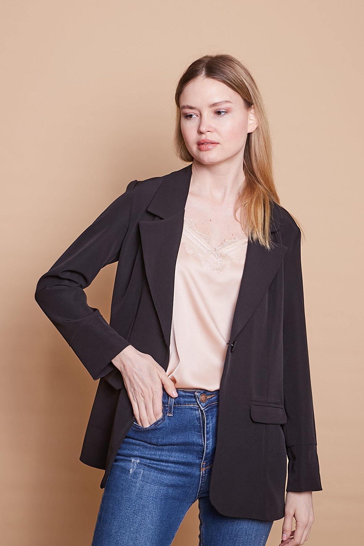 Yakalı Kolu Katlamalı Cep Kapaklı Salaş Boyfriend Oversize Hafif Likralı Kumaş Blazer Ceket-Siyah