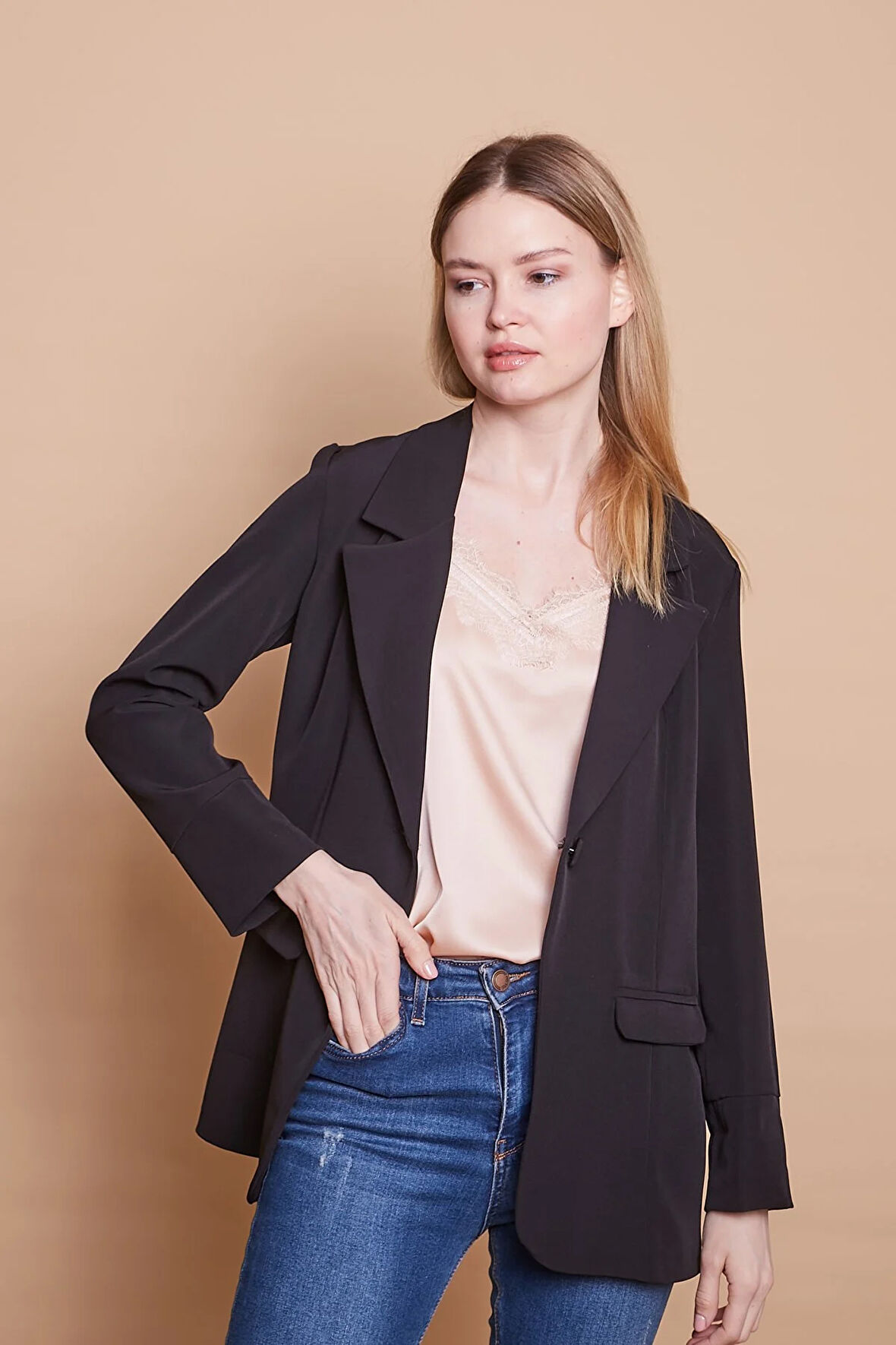 Yakalı Kolu Katlamalı Cep Kapaklı Salaş Boyfriend Oversize Hafif Likralı Kumaş Blazer Ceket-Siyah