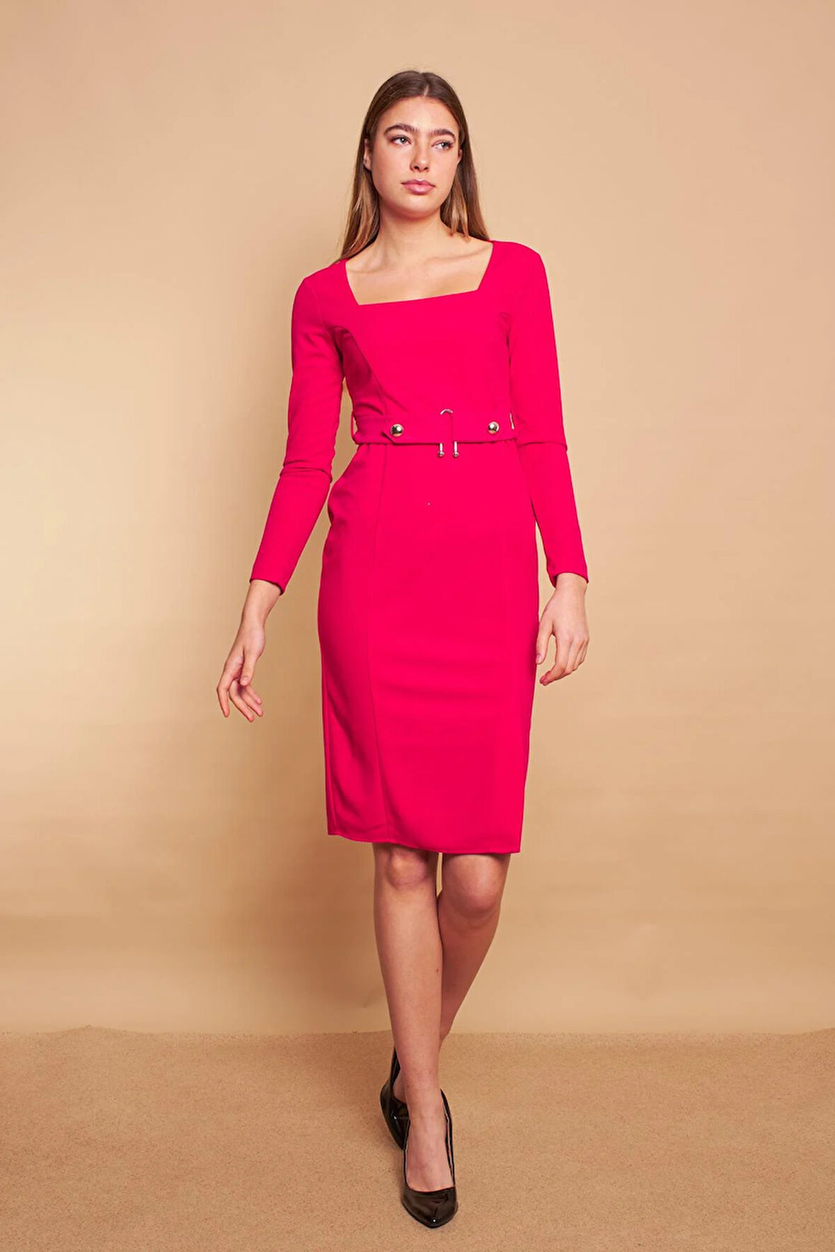 Likralı Krep Kumaş Kare Yaka Uzun Kol Beli Aksesuarlı Kemerli Önden Yırtmaçlı Ofis Elbise-Fujya