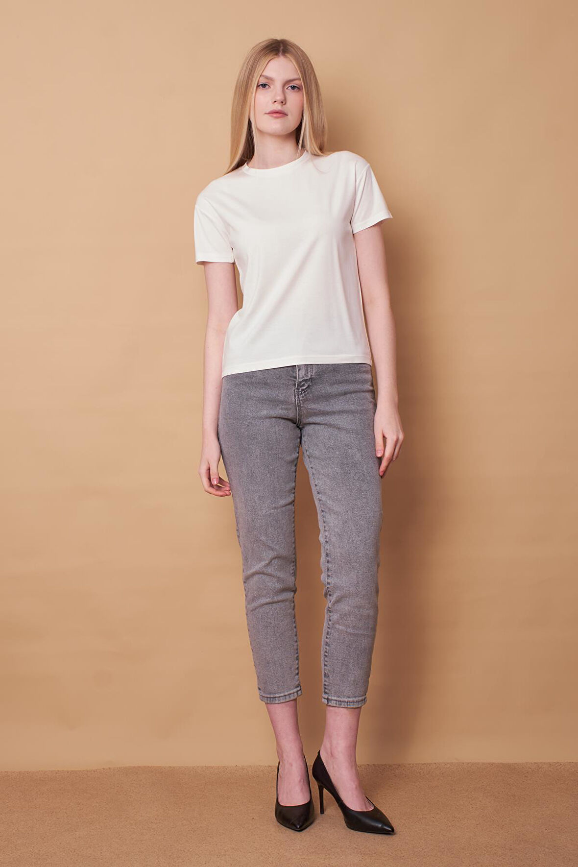 Kadın Sıfır Yaka Kırışmaz Span Karışımlı Şık Kısa Kol Likralı T-shirt Bluz-Krem