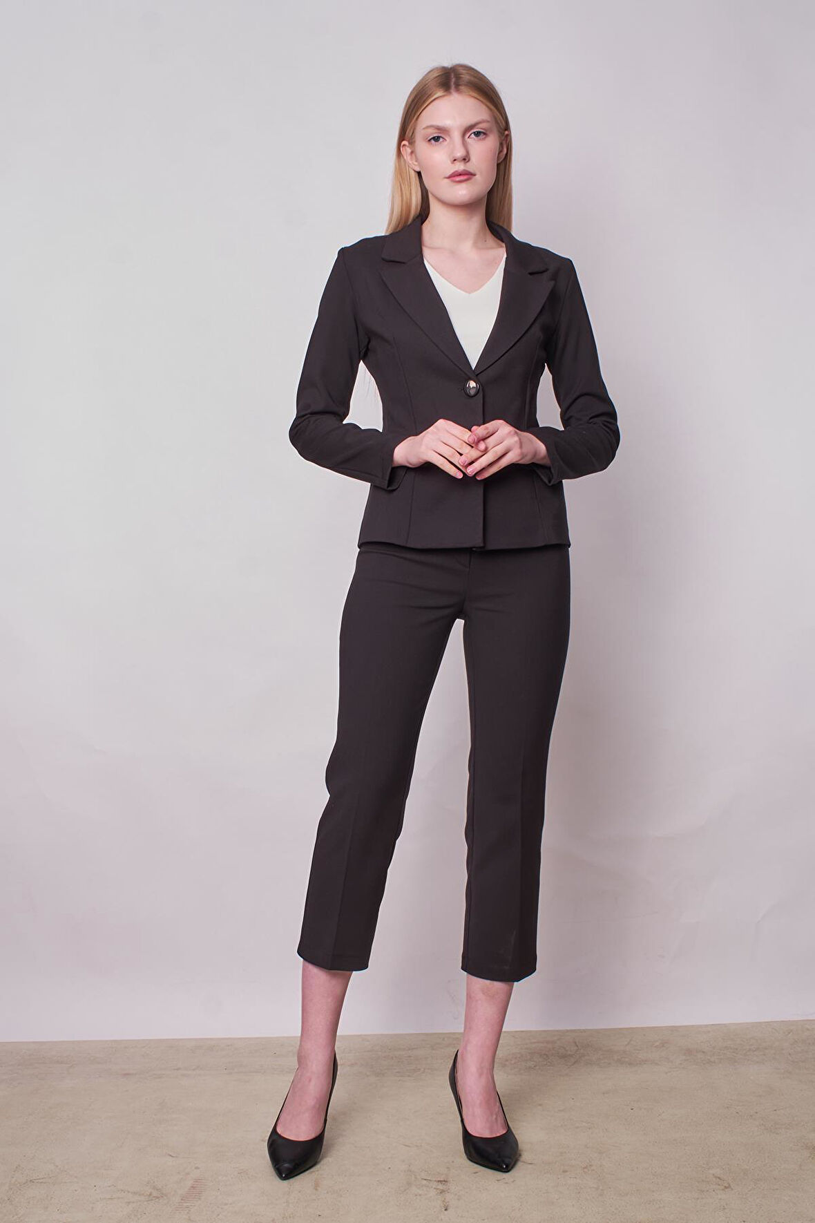 Kadın Yakalı Cep Kapaklı Uzun Kol Hafif Likralı Kumaş Blazer Ceket(Pantolon Jument 40076)-Siyah