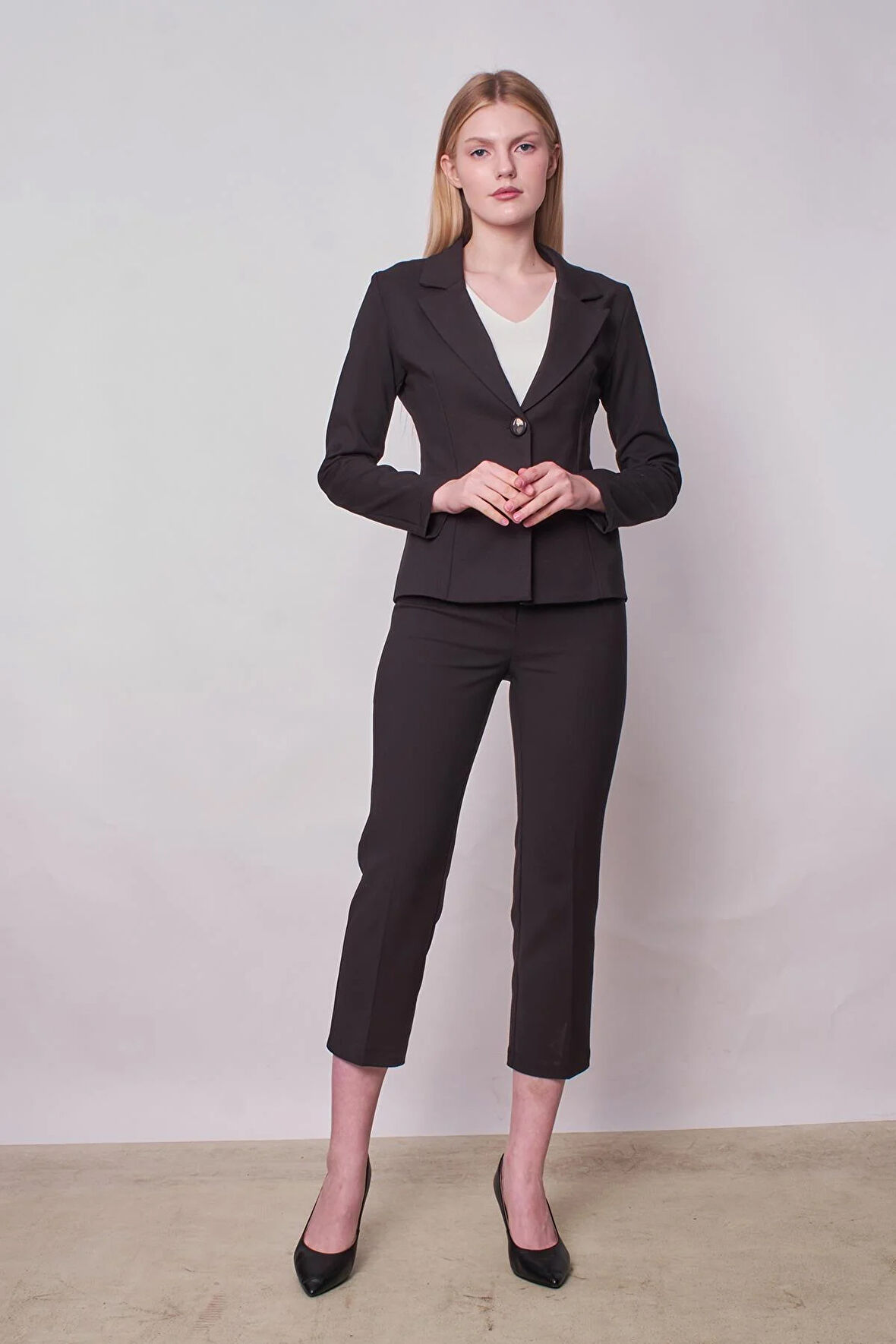 Kadın Yakalı Cep Kapaklı Uzun Kol Hafif Likralı Kumaş Blazer Ceket(Pantolon Jument 40076)-Siyah