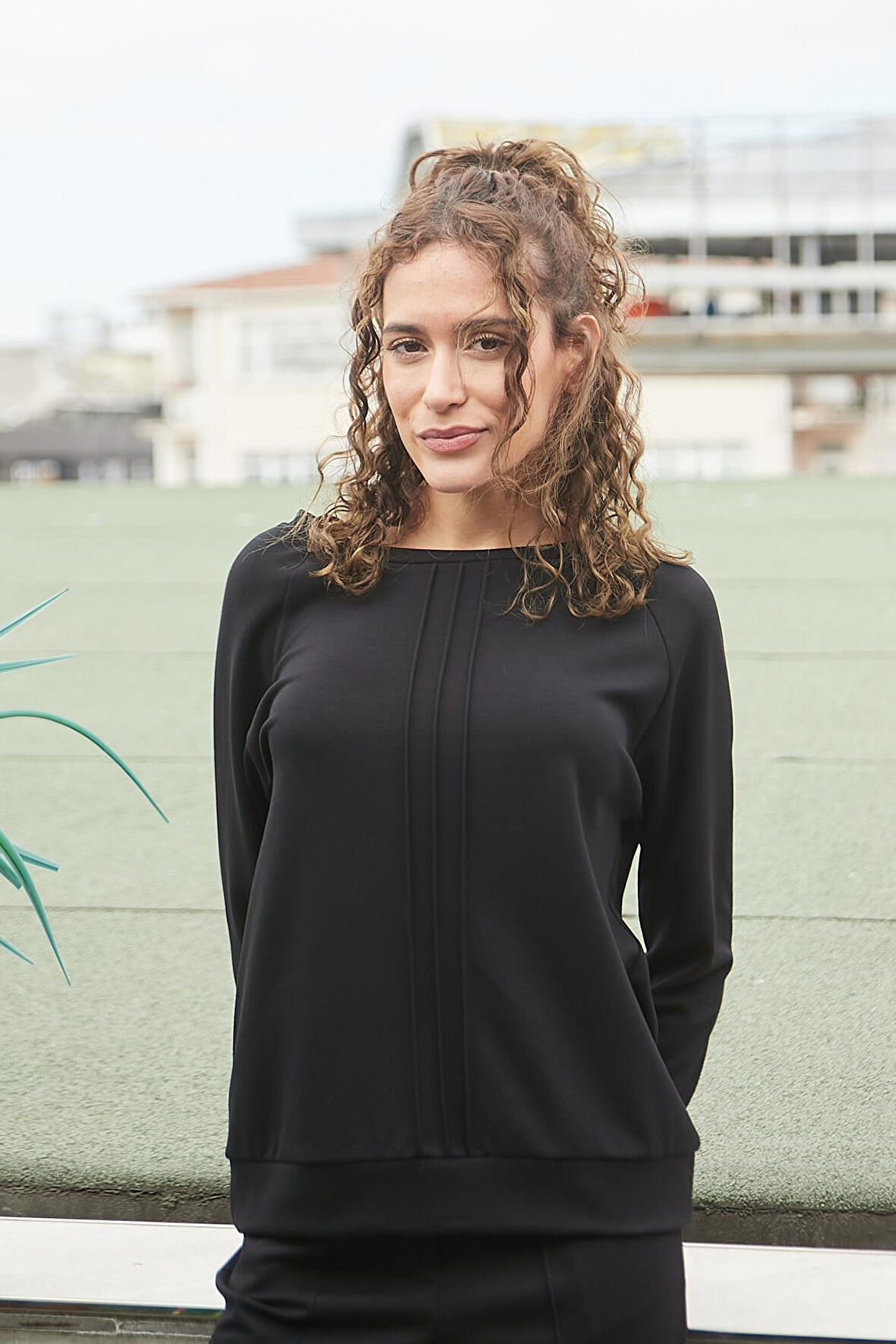 Baharlık Modal Kumaş Kayık Yaka Önü Nervürlü Reglan Kollu Bluz(Pantolon için 49045)-Siyah 