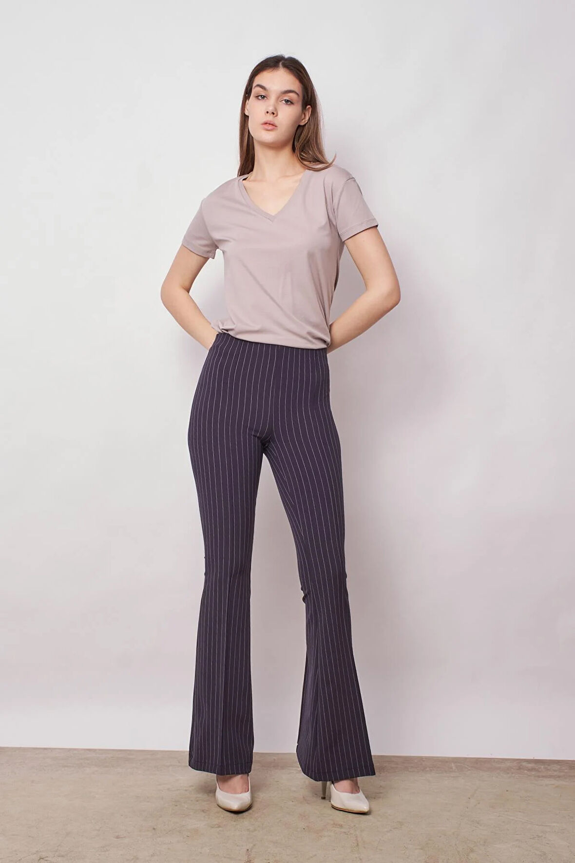 Yüksek Bel Çizgili Ön Arka Dikişili İspanyol Paça Hafif Likralı Kumaş Tayt Pantolon-Lacivert Çizgi