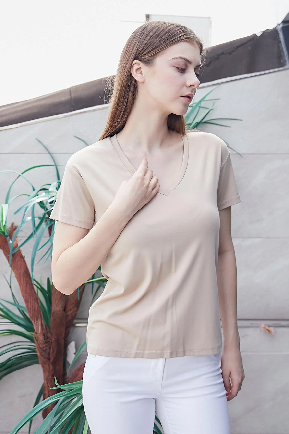 Kadın V Yaka Kısa Kol Likralı Span Kumaş Şık T-shirt Bluz-Koyu Bej