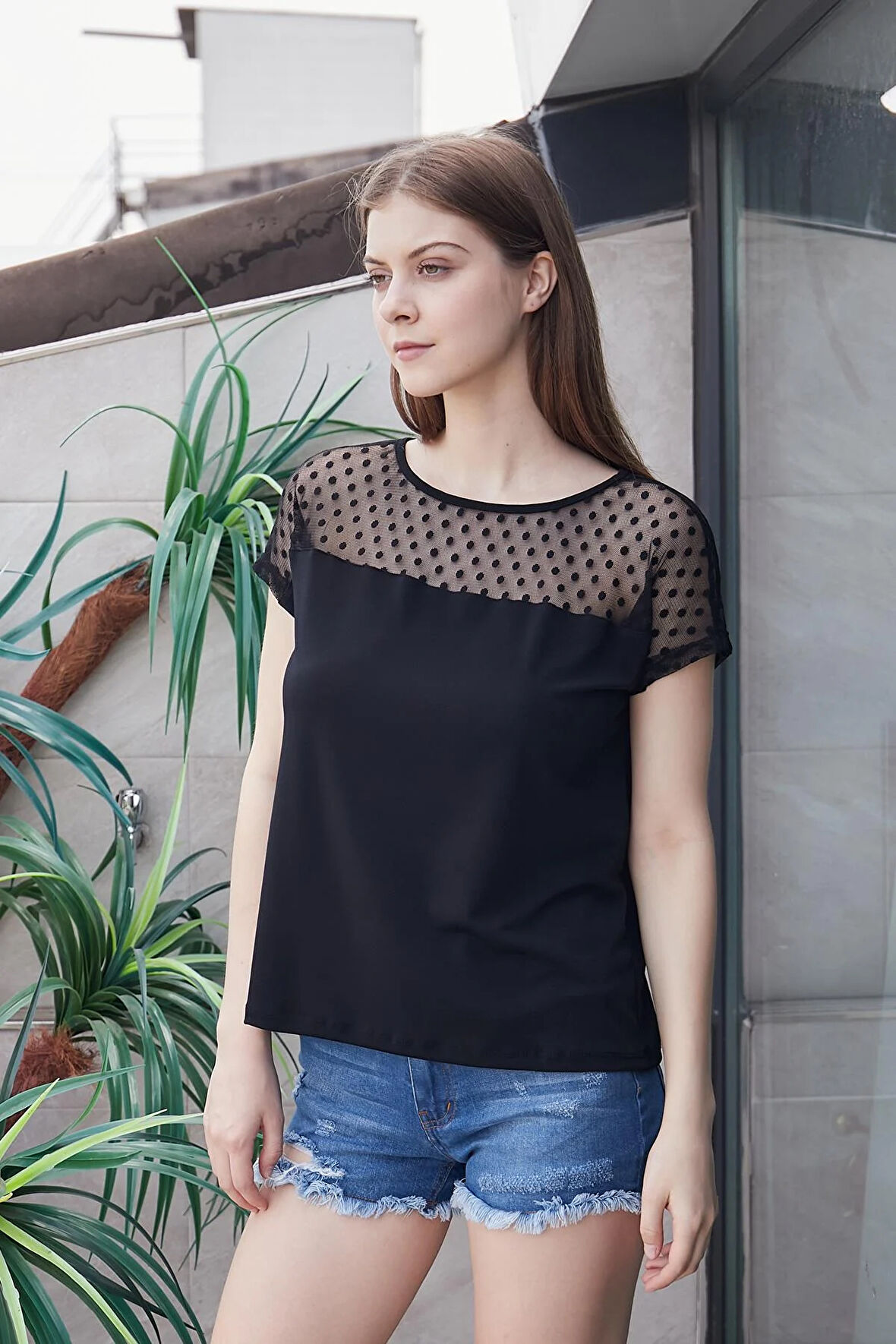 Kadın Likralı Krep Kumaş Puanlı Tül Detaylı Kayık Yaka Düşük Omuzlu Bluz-Siyah