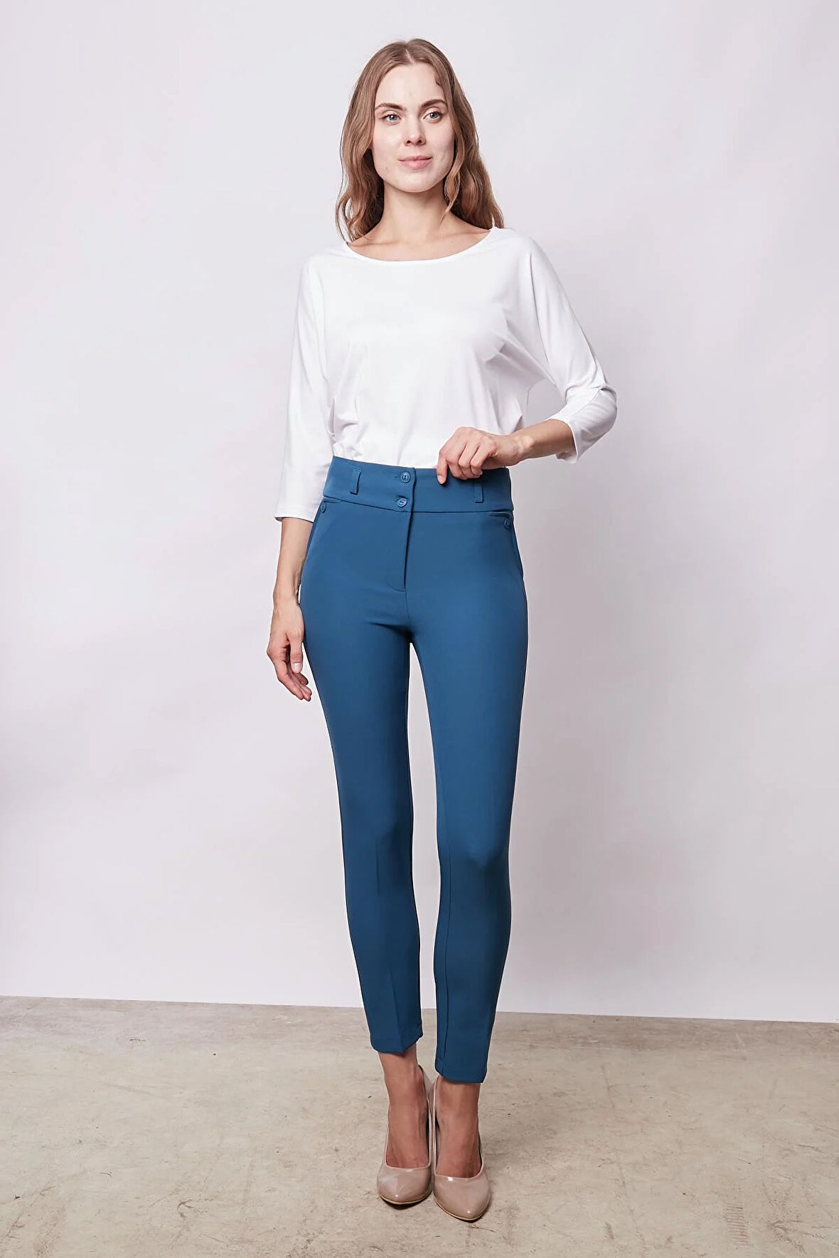 Kalın Kemerli Süs Cepli Bilek Boy Likralı Kumaş Pantolon- Petrol