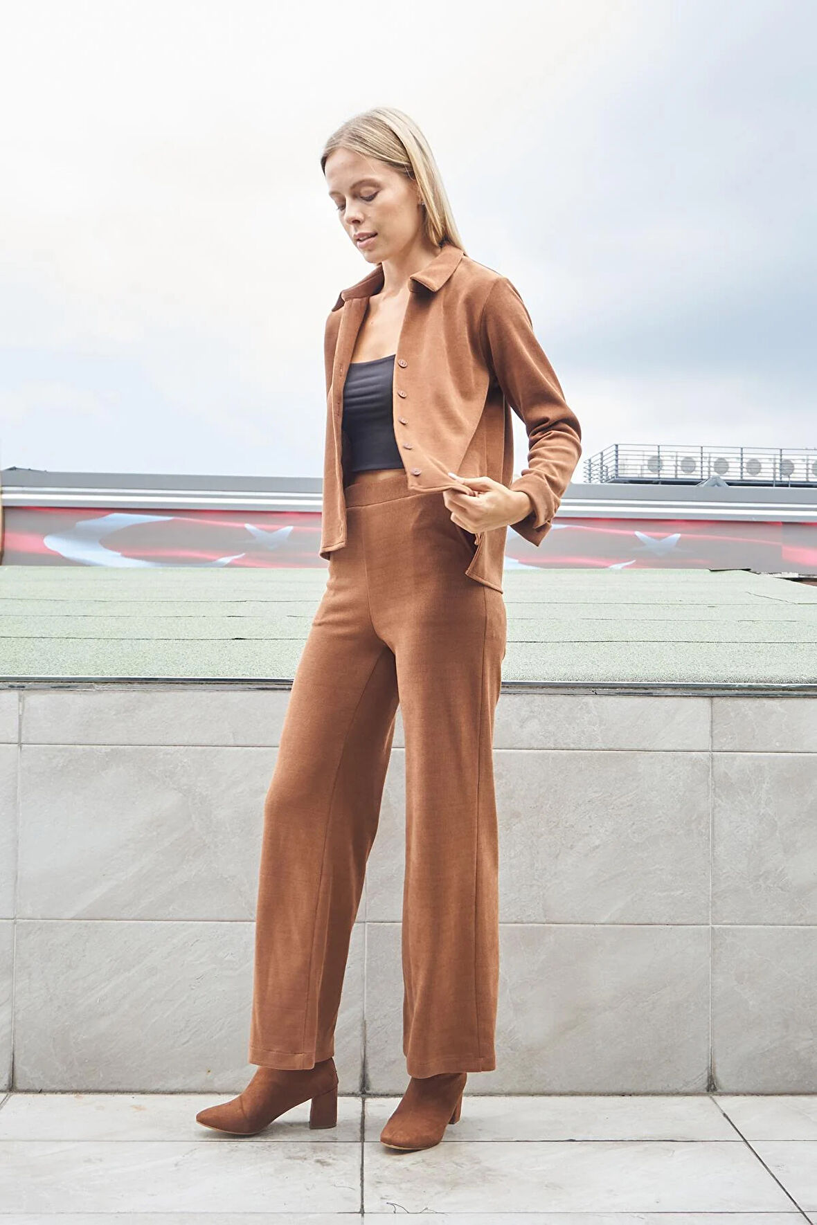 Kadın Likralı Fitilli Kadife Yakalı Uzun Kol Yanları Yırtmaçlı Gömlek(Pantolon için Jument 40088)-Fındık Kabuğu 