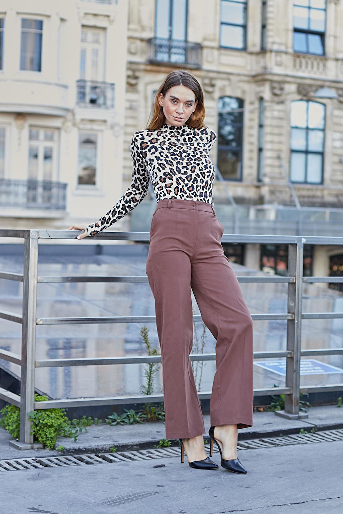 Kadın Kaşkorse Yarım Balıkçı Uzun Kol Desenli Body Bluz-Bej Leopar