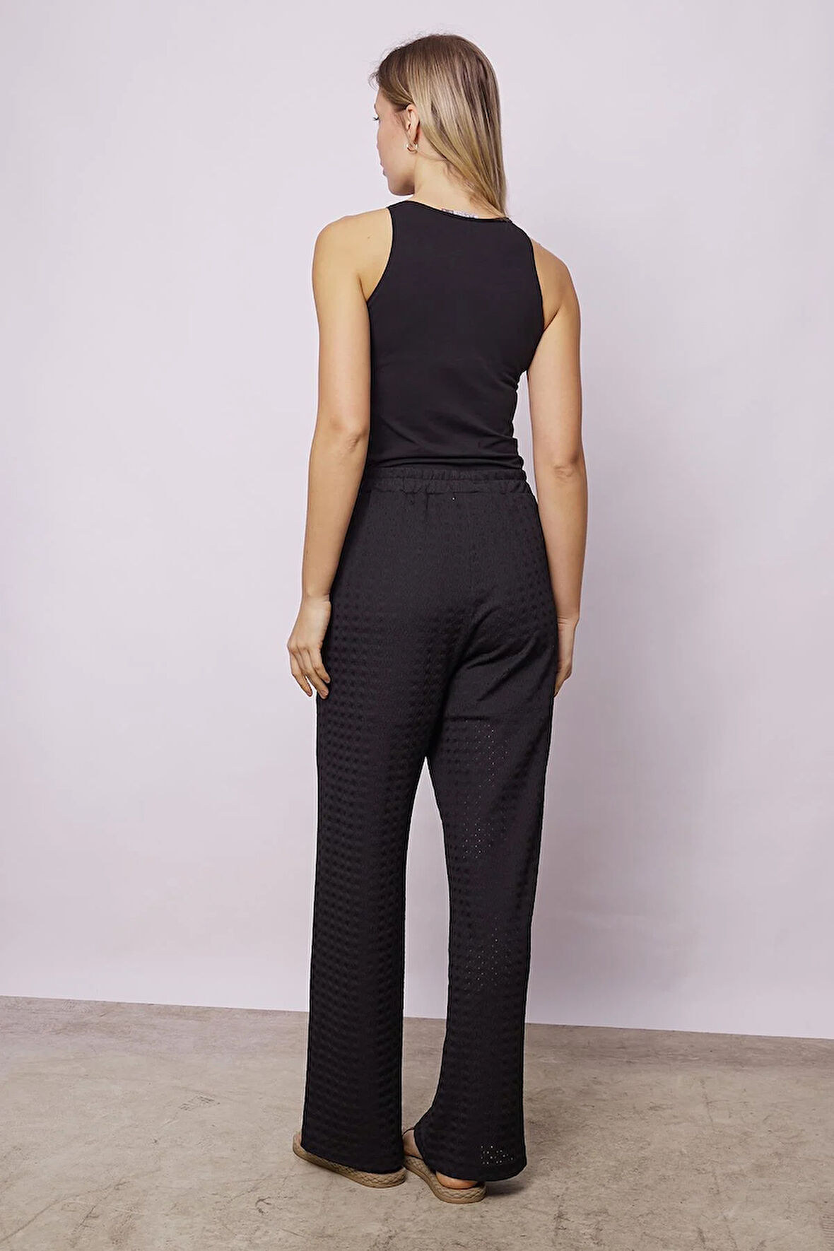 Kadın Delikli Hafif Likralı Kumaş Dantel Yüksek Bel Beli Lastikli Bol Paça Rahat Kesim Palazzo Pantolon-Siyah