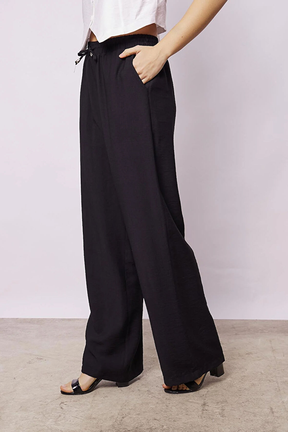 Kadın Keten Görünümlü Beli Lastikli Bol Paça Rahat Kesim Cepli Palazzo Pantolon-Siyah