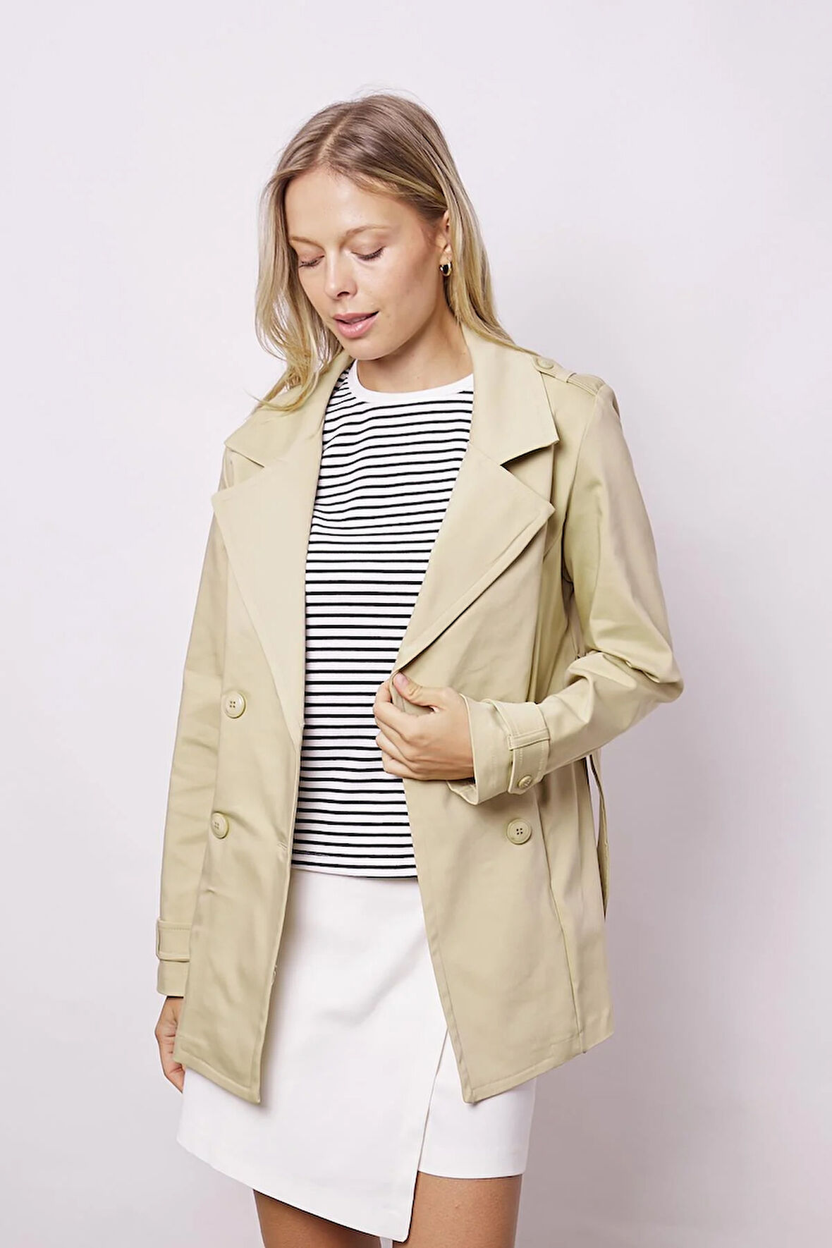 Kadın Kruvaze Anvelop Kemerli Hafif Likralı Kumaş Trençkot Ceket-Koyu Bej