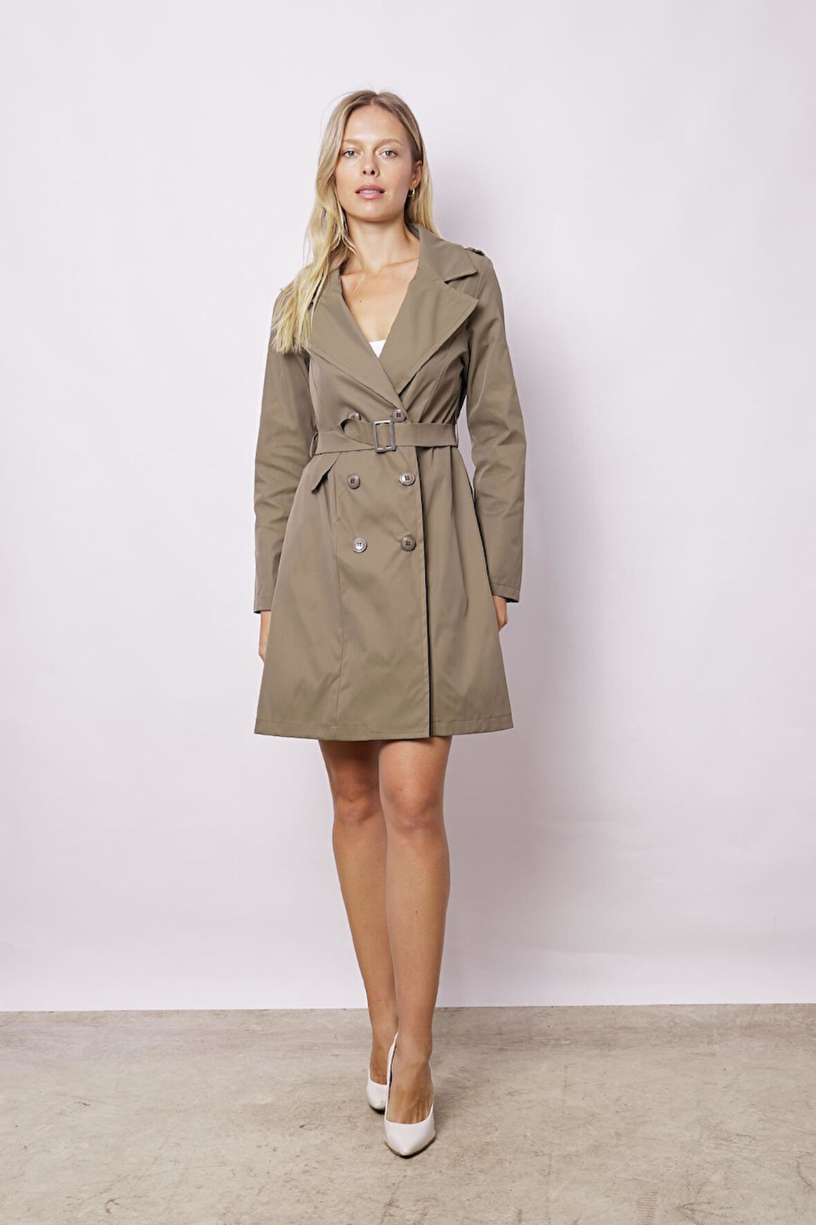 Kadın Cepli Kruvaze Anvelop Kemerli Hafif Likralı Kumaş Uzun Trençkot Ceket-Haki