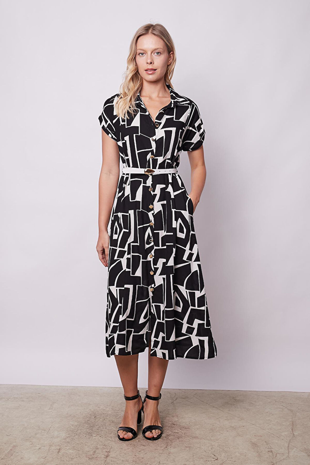 Kadın Desenli Yakalı Düşük Omuzlu Duble Kol Kemerli Midi Boy Elbise(Deri Kemer Dahil)-Siyah Desen