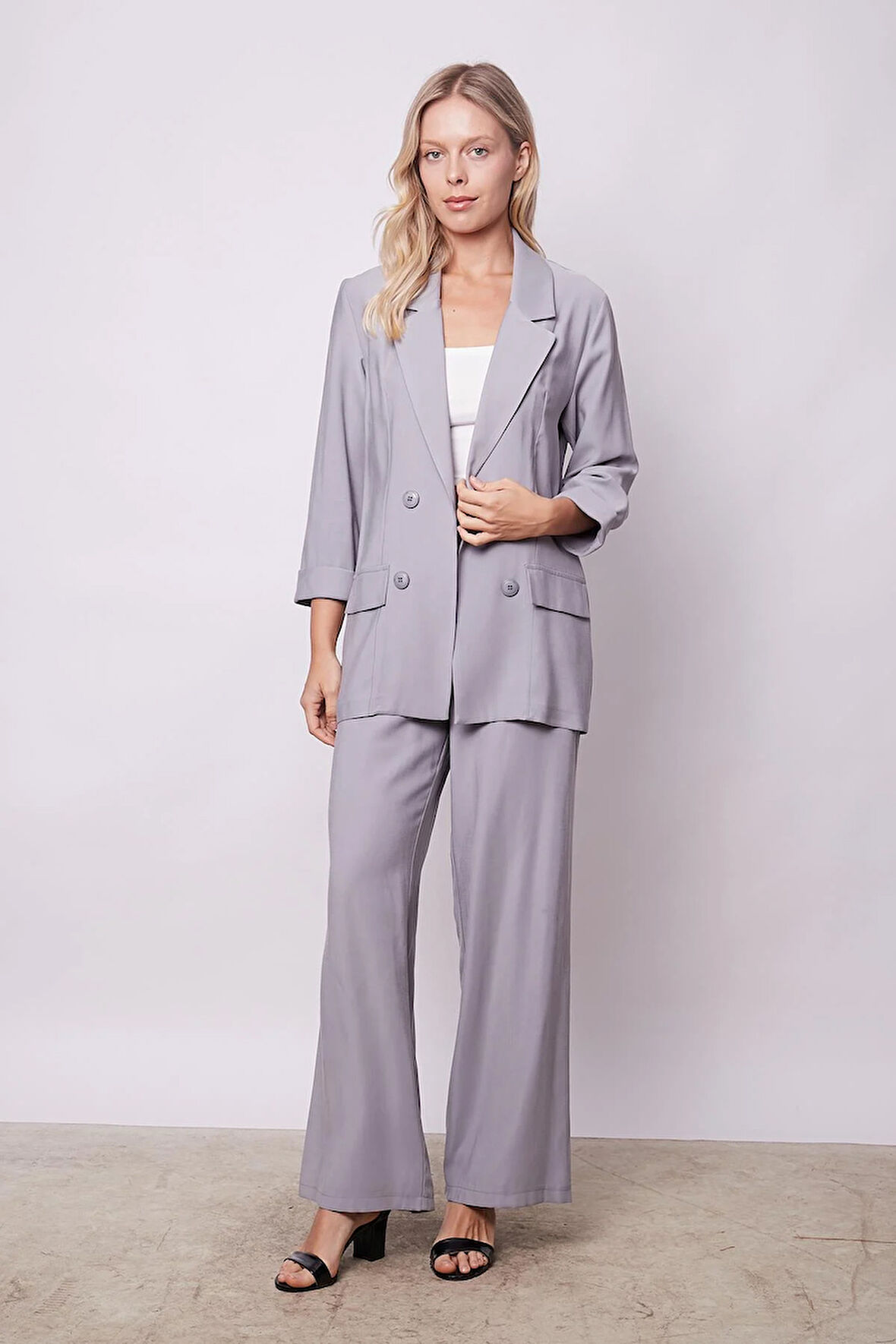 Kadın İpeksi Dokulu Modal Kumaş Yakalı Cep Kapaklı Oversize Salaş Blazer Ceket-Gri