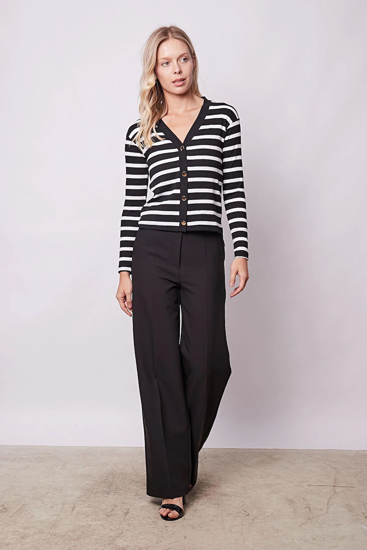 Kadın Çizgi Desenli Likralı Kaşkorse V Yaka Yanları Yırtmaçlı Uzun Hırka-Siyah Çizgi