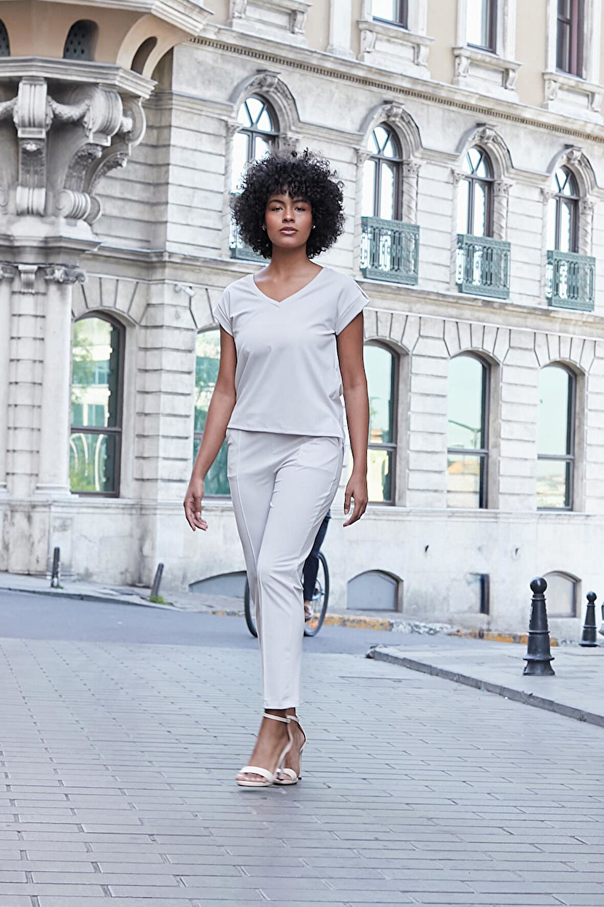 Kadın Modal İpeksi Likralı Kumaş Yüksek Bel Önden Dikişli Cepli Dar Paça Pantolon-Taş