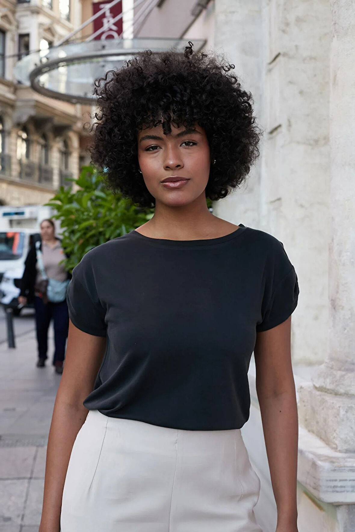 Kadın Modal Penye Geniş Sıfır Yaka Düşük Omuzlu Apoletli Kısa Kol T-shirt Bluz-Siyah