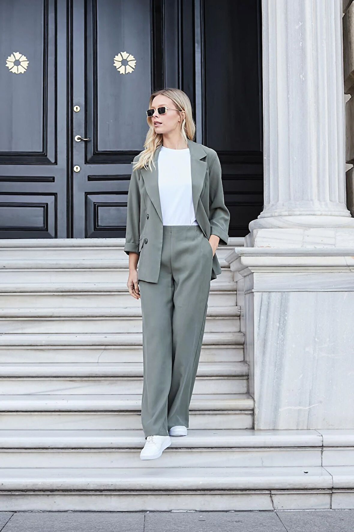 Kadın İpeksi Dokulu Modal Yüksek Bel Yan Cepli Arkası Lastikli Bol Paça Salaş Palazzo Pantolon-Haki