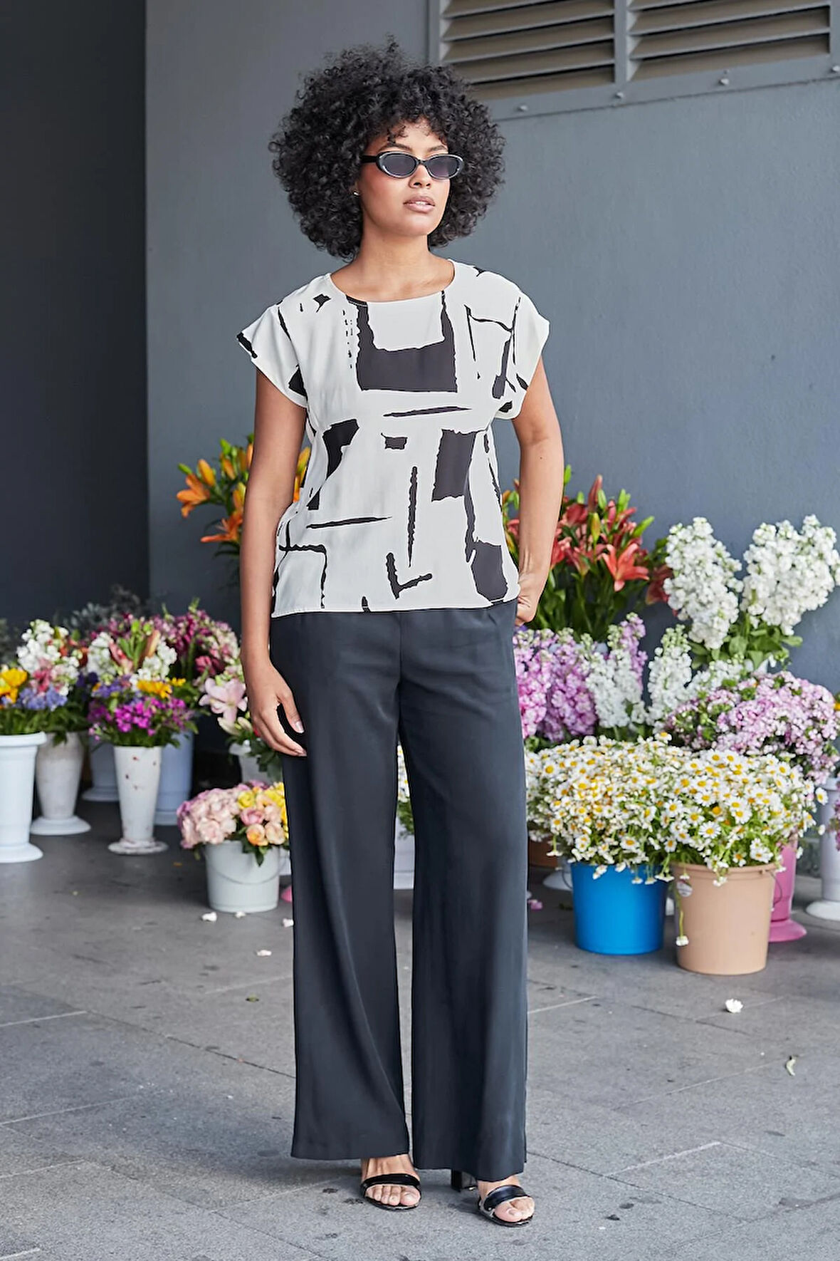 Kadın Vual Geniş Sıfır Yaka Düşük Omuzlu Bluz-Krem Desen