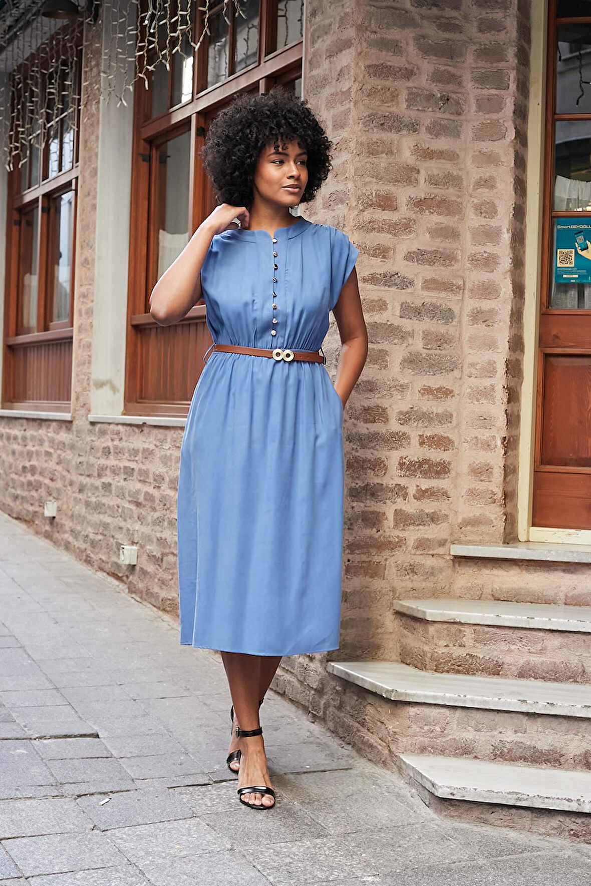 Kadın Yumuşak Dokulu İpeksi Modal Kumaş Hakim Yaka Beli Lastikli Önü Düğmeli Diz Altı Elbise-İndigo