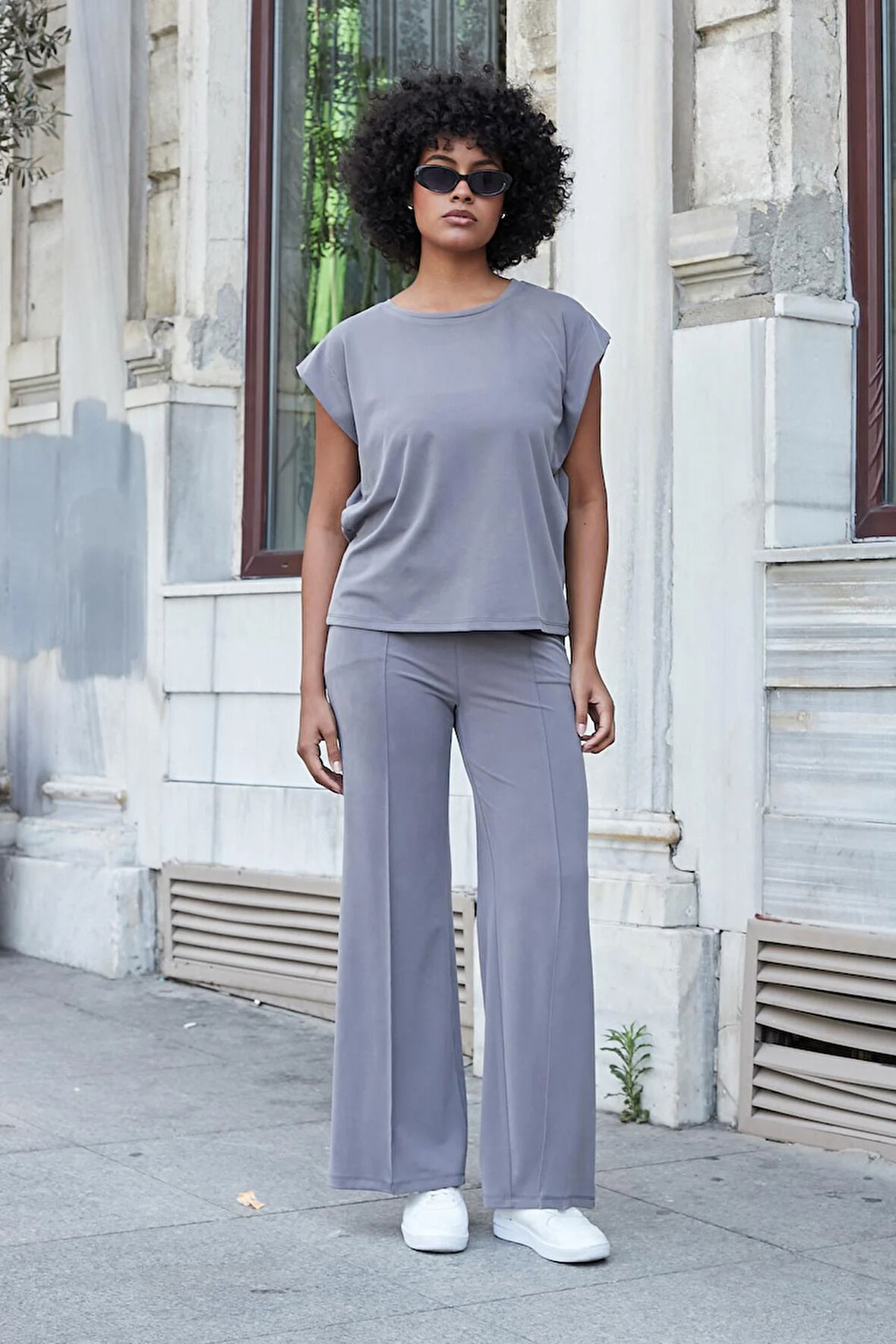 Kadın Modal İpeksi Likralı Kumaş Yüksek Bel Önden Dikişli Cepli Bol Paça Palazzo Pantolon-Antrasit