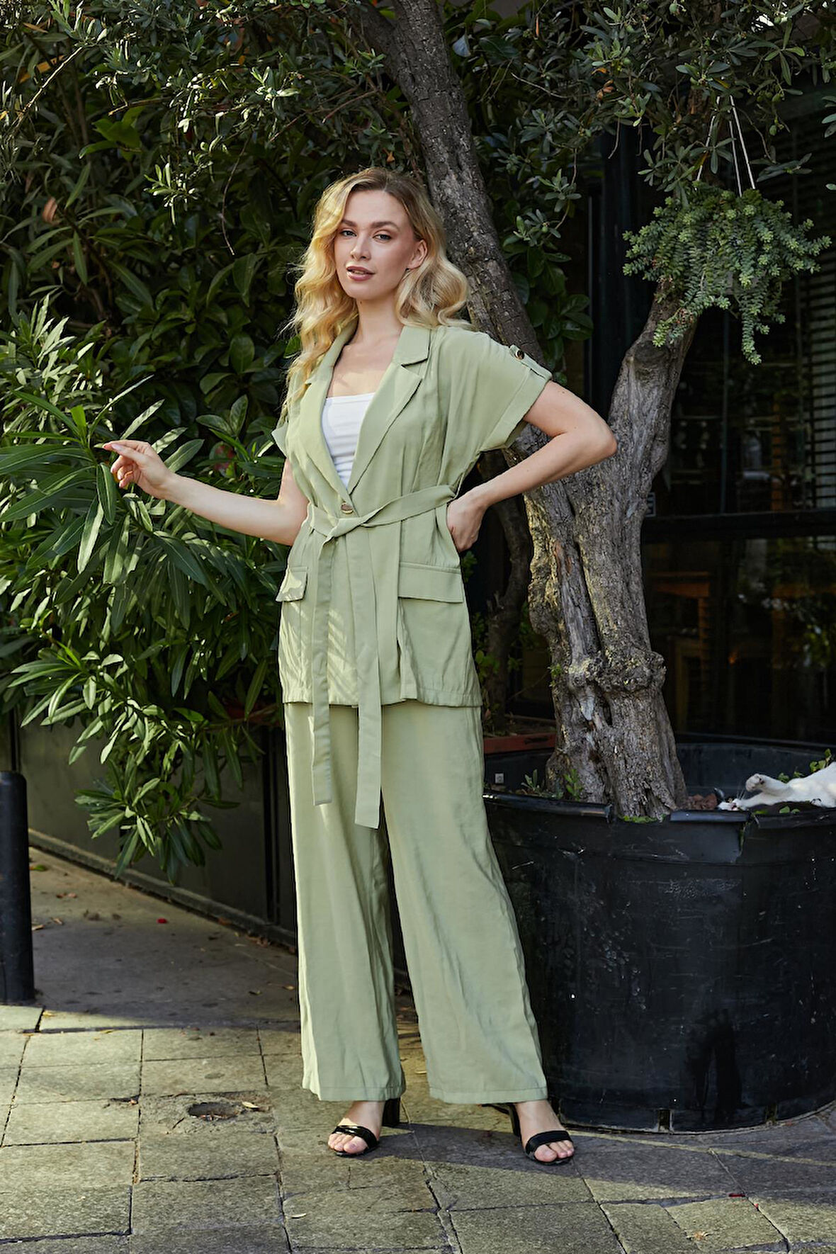 Kadın İpeksi Modal Kumaş Yüksek Bel Beli Lastikli Apoletli Yan Cepli Bol Paça Palazzo Pantolon-Yağ Yeşil 