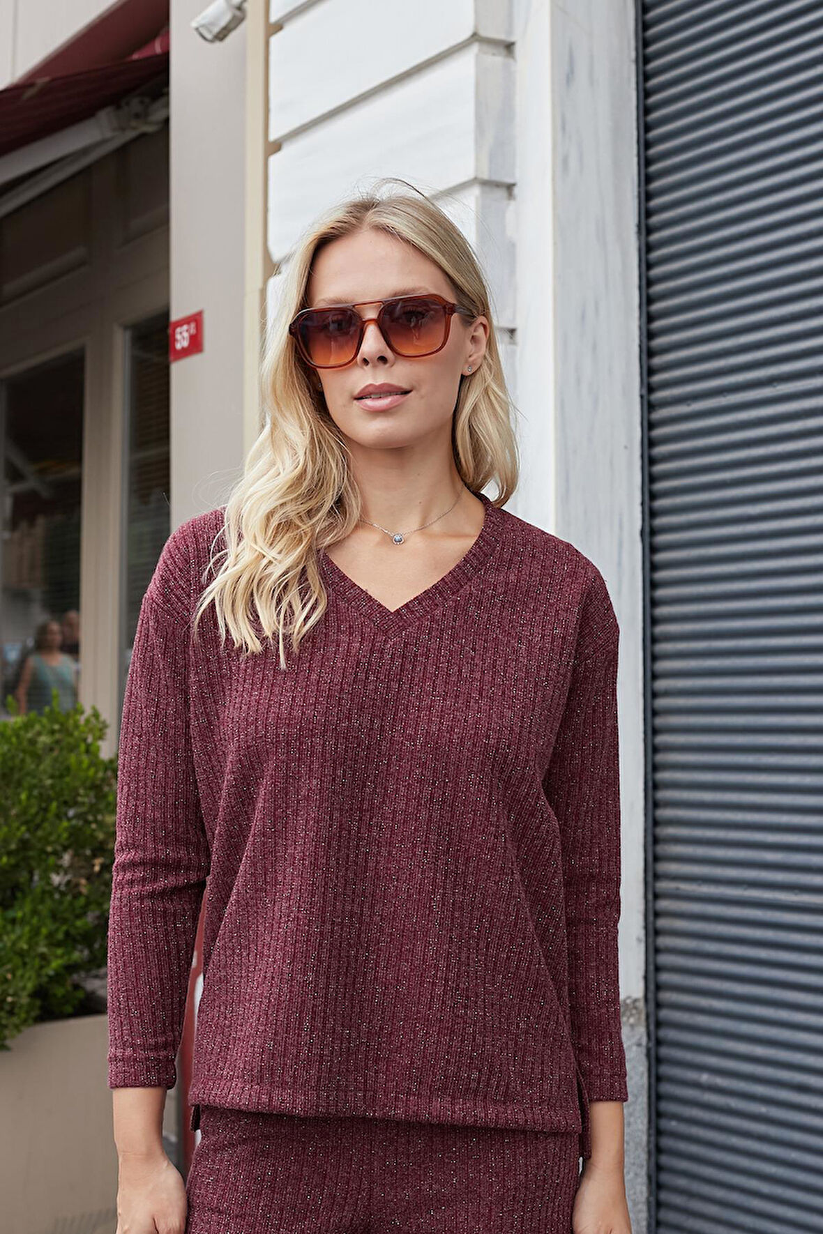 Kadın Simli Kaşkorse V Yaka Düşük Omuzlu Uzun Kol Yırtmaçlı Bluz -Bordo 