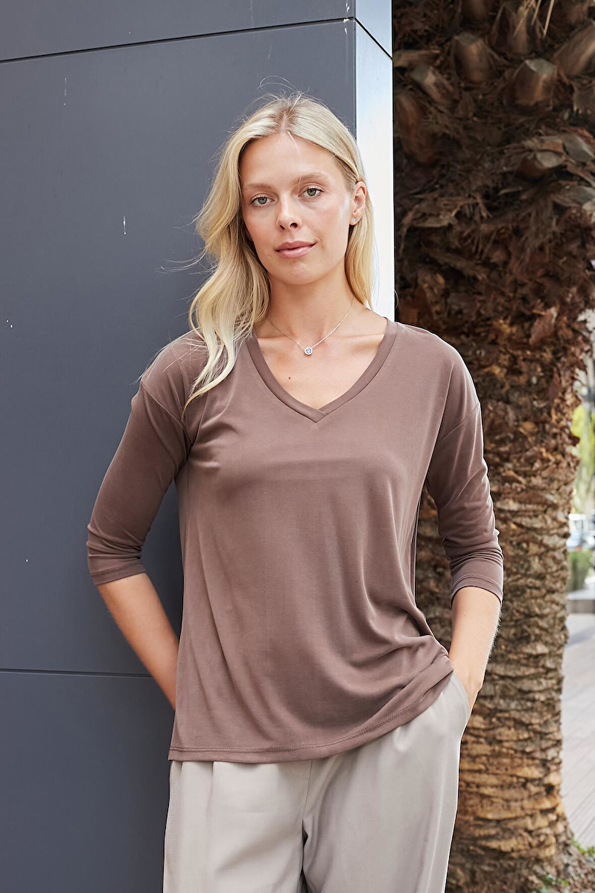 Kadın Kaliteli Modal Esnek Kumaş V Yaka Düşük omuzlu Kapri Truvakar Kol Hafif Salaş Bluz-Kahve