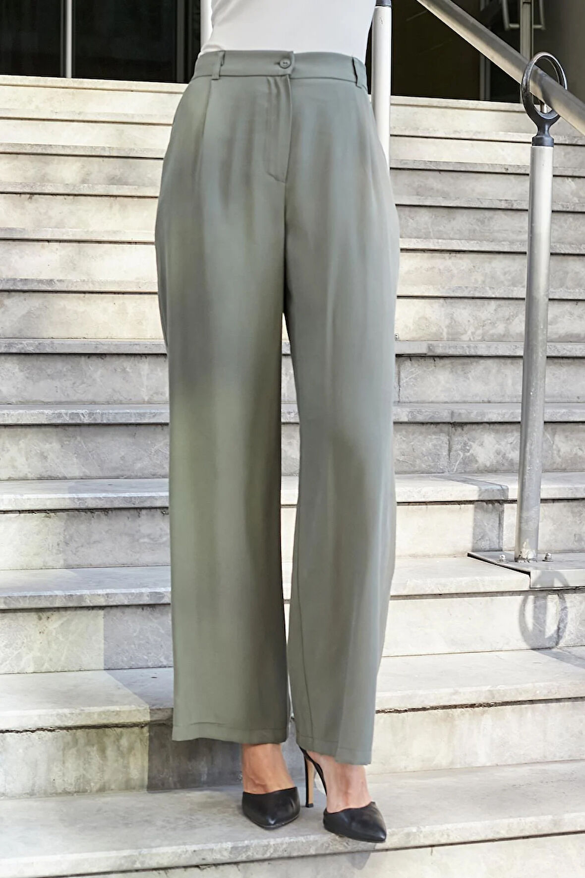 Kadın İpeksi Modal Yüksek Bel Yan Cepli Pileli Arkası Lastikli Bol Paça Palazzo Pantolon-Haki