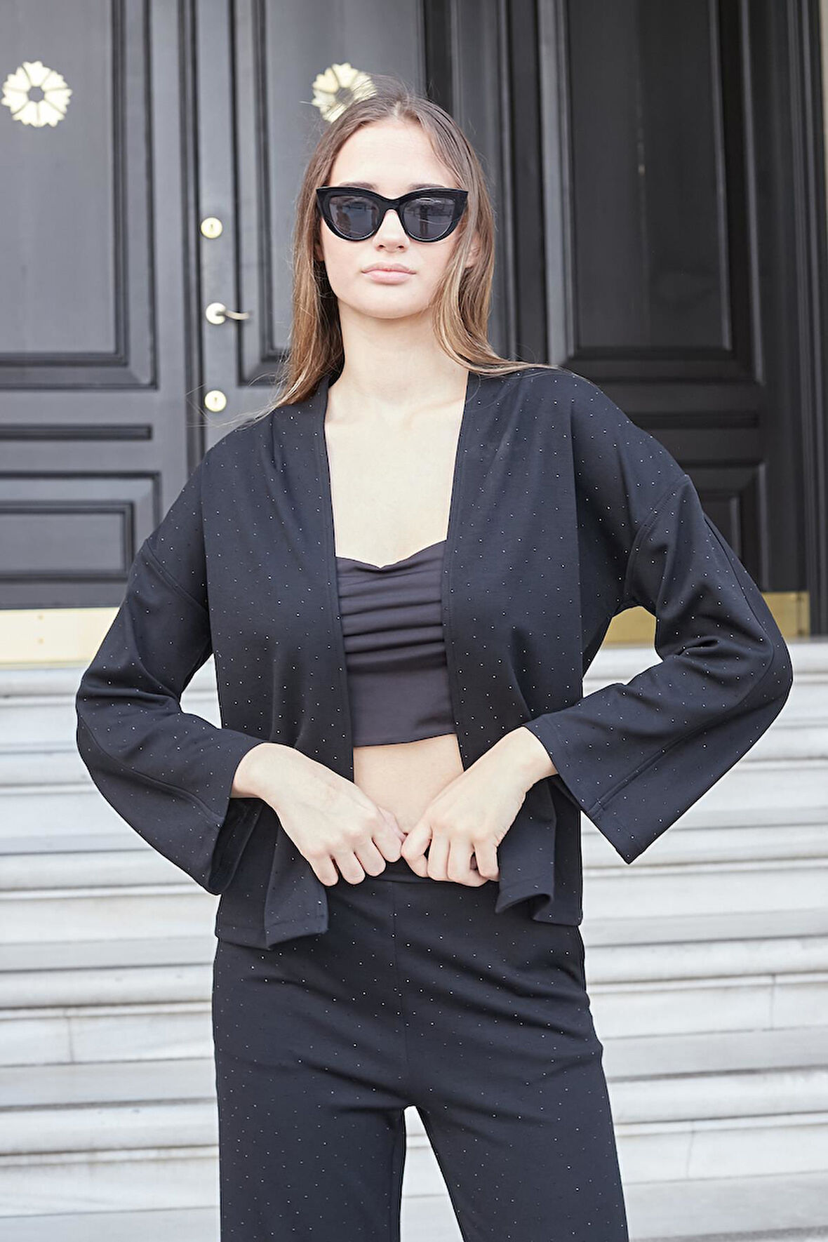 Kadın İpeksi Dokulu Esnek Kumaş Taş Baskılı Hırka-Siyah