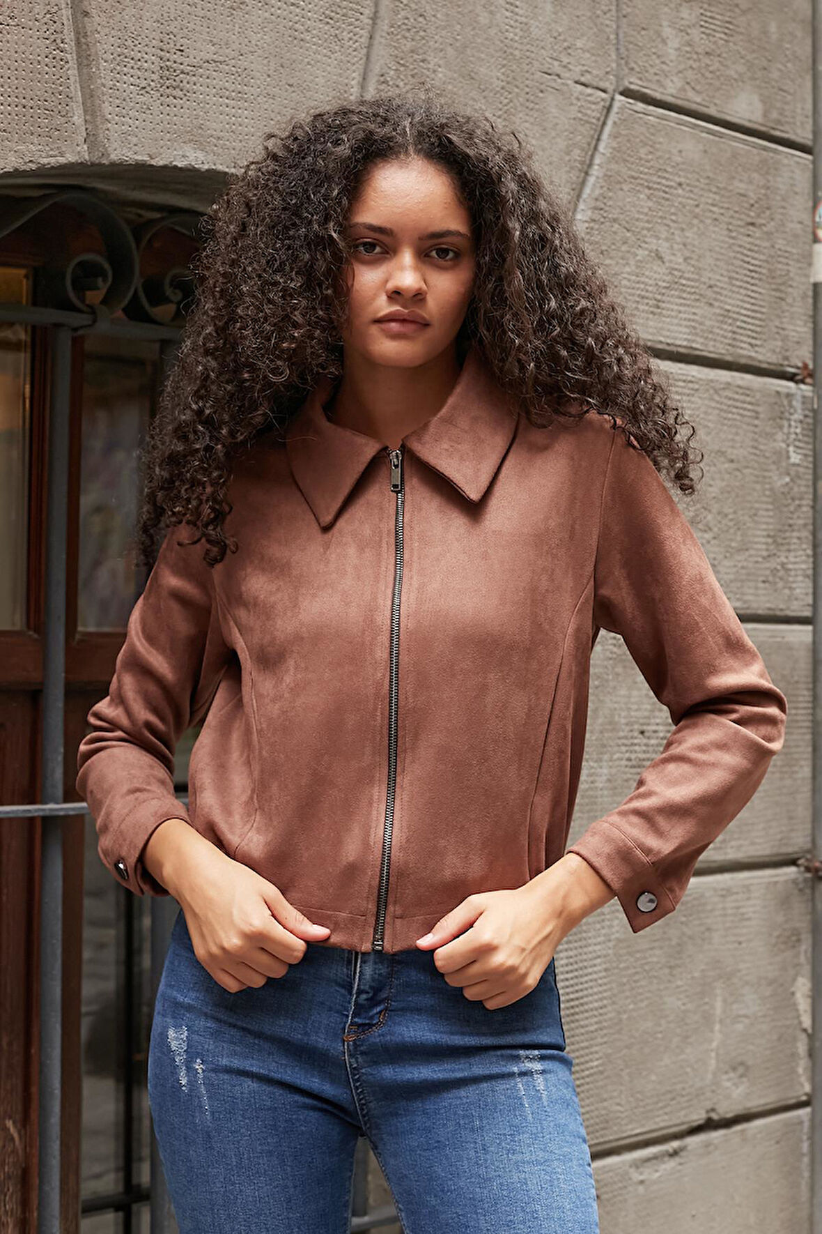 Kadın Hafif Likralı Süet Kumaş Yakalı Fermuarlı Arkası Lastikli Cepli Kısa Ceket Mont-Vizon