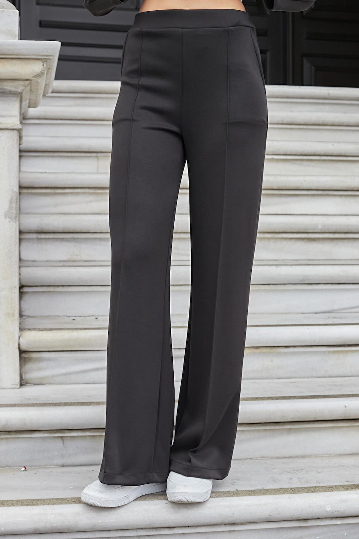 Kadın İpeksi Esnek Kalın Modal Kumaş Yüksek Bel Önden Dikişli Cepli Bol Paça Palazzo Pantolon-Siyah