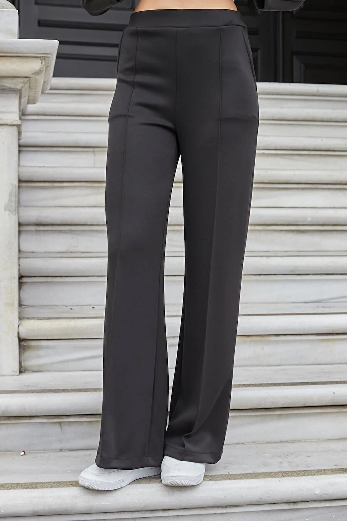 Kadın İpeksi Esnek Kalın Modal Kumaş Yüksek Bel Önden Dikişli Cepli Bol Paça Palazzo Pantolon-Siyah