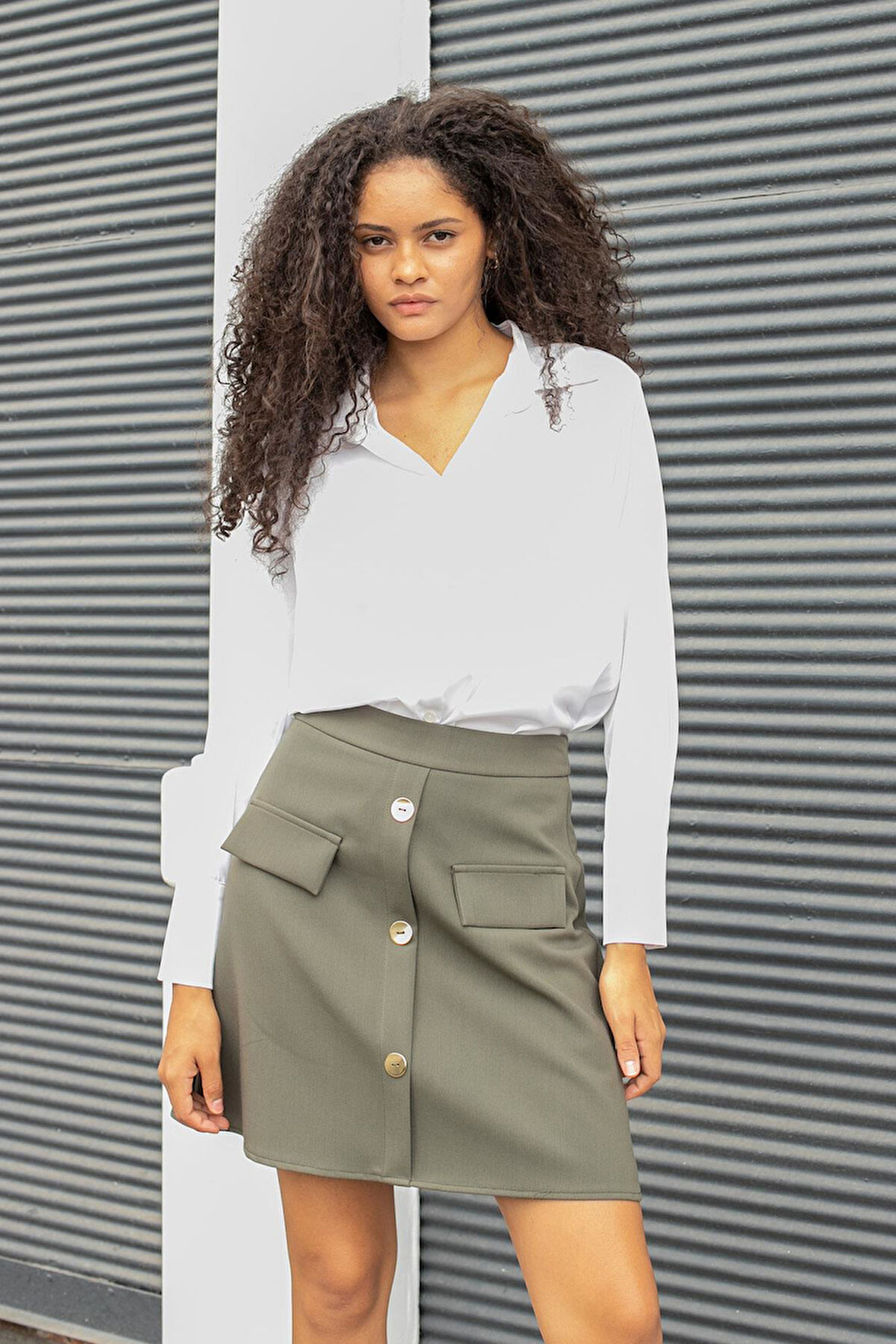 Kadın İpeksi Dokulu Yakalı Uzun Kol Gömlek -Krem 